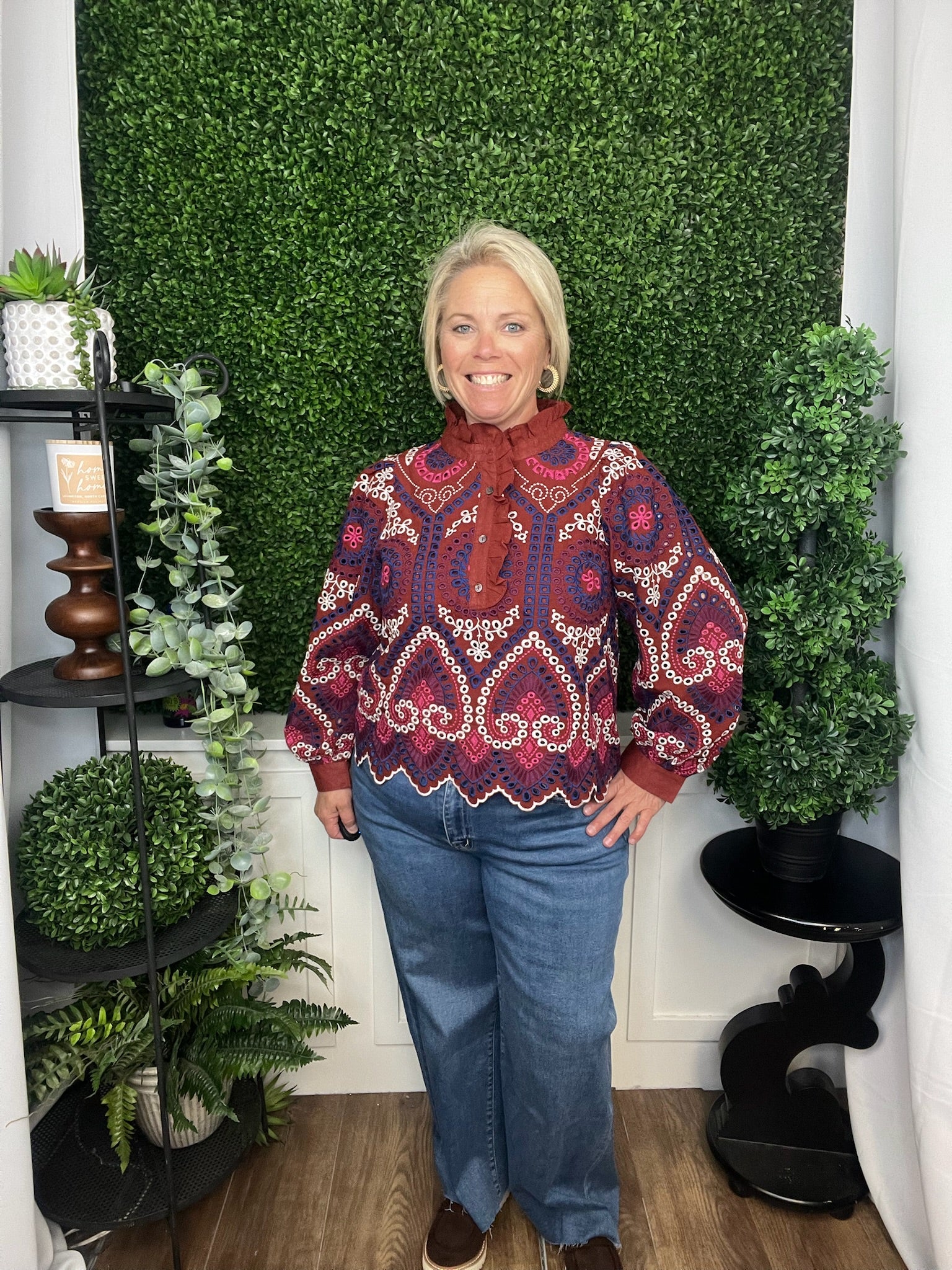 SCALLOP HEM RUFFLE COLLAR TOP - BRICK