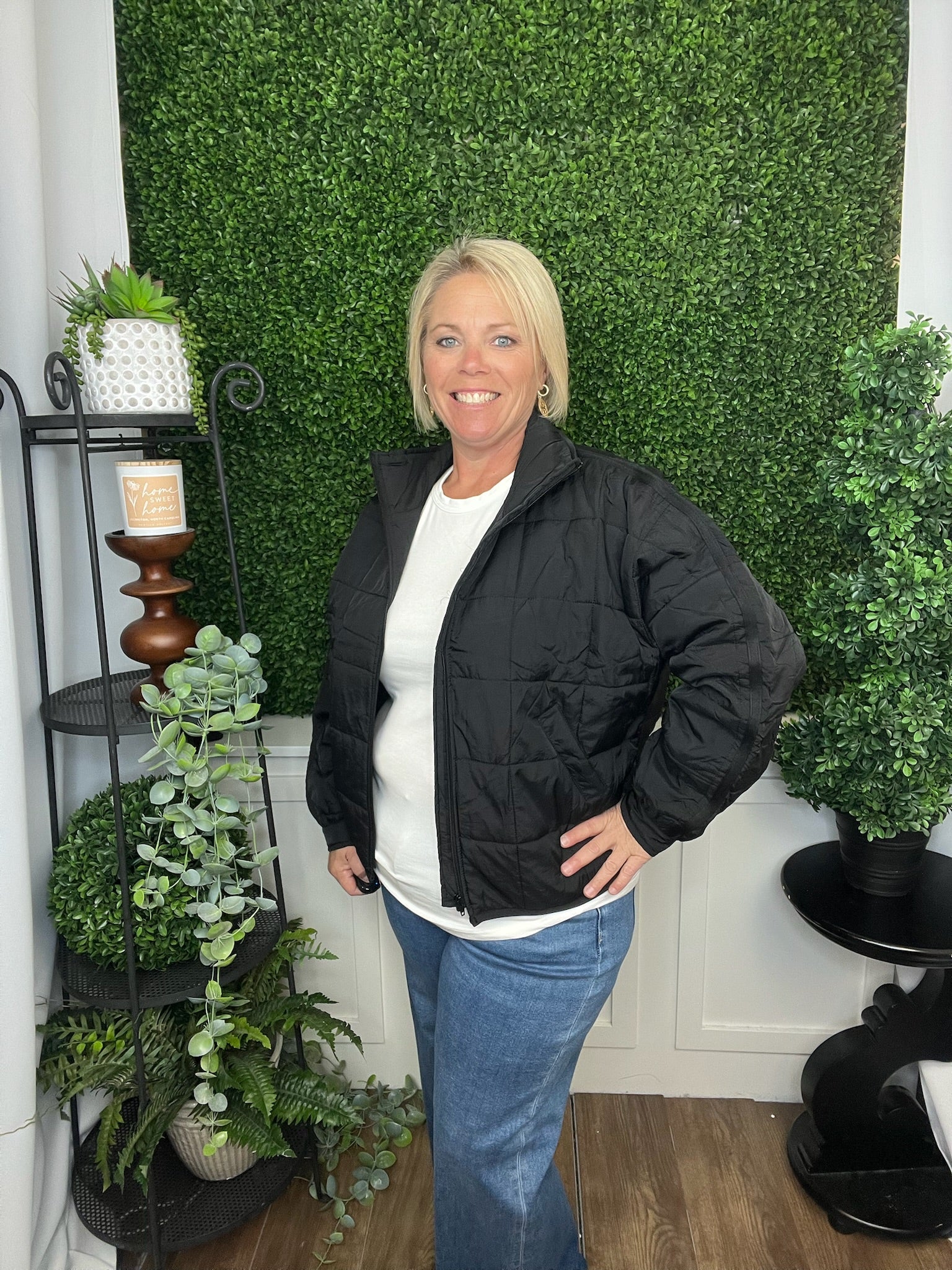 QUILTED SQUARE ZIP UP PUFFER JACKET - BLACK