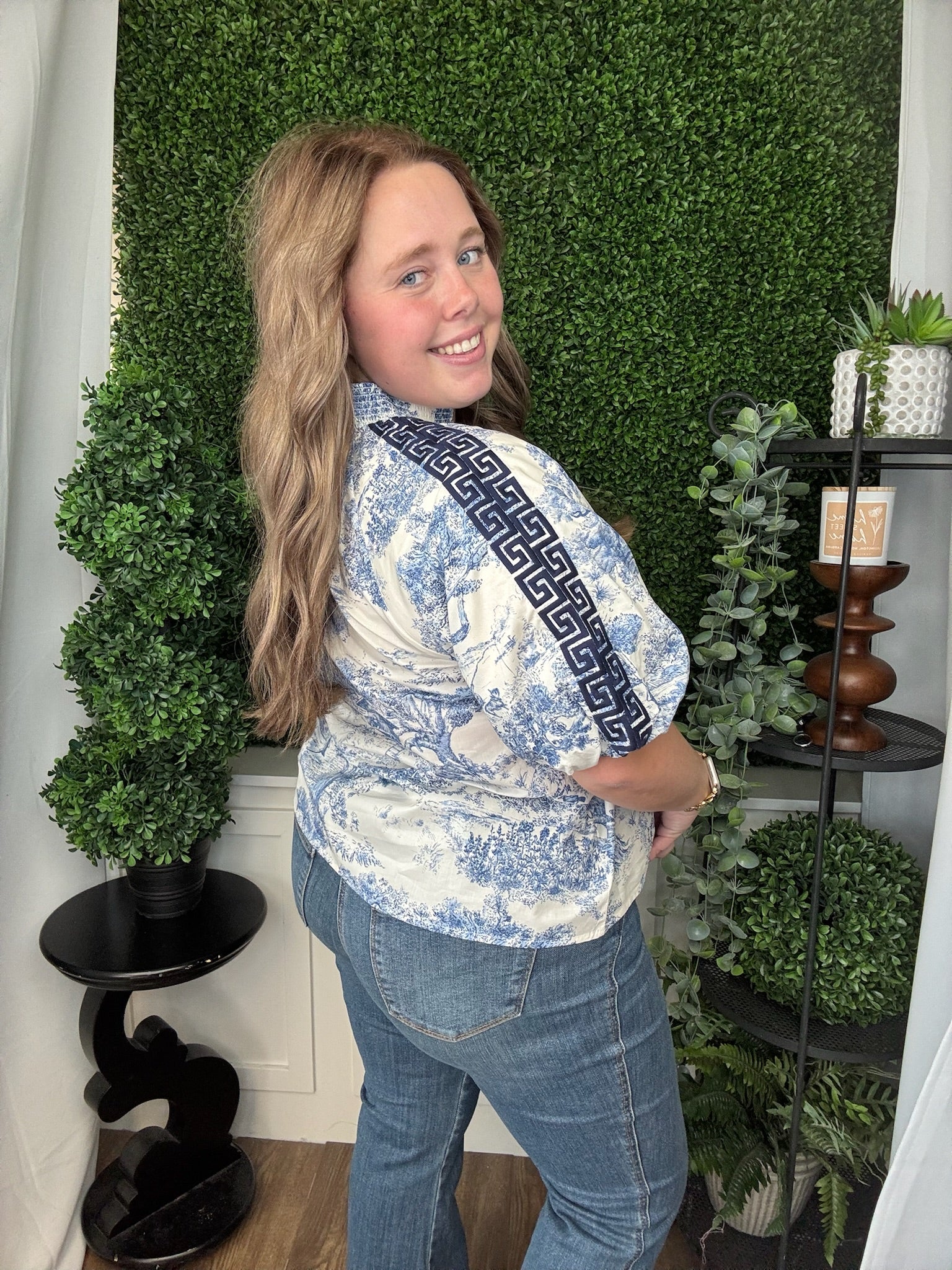 TOILE PRINT SHORT PUFF SLEEVE TOP - NAVY