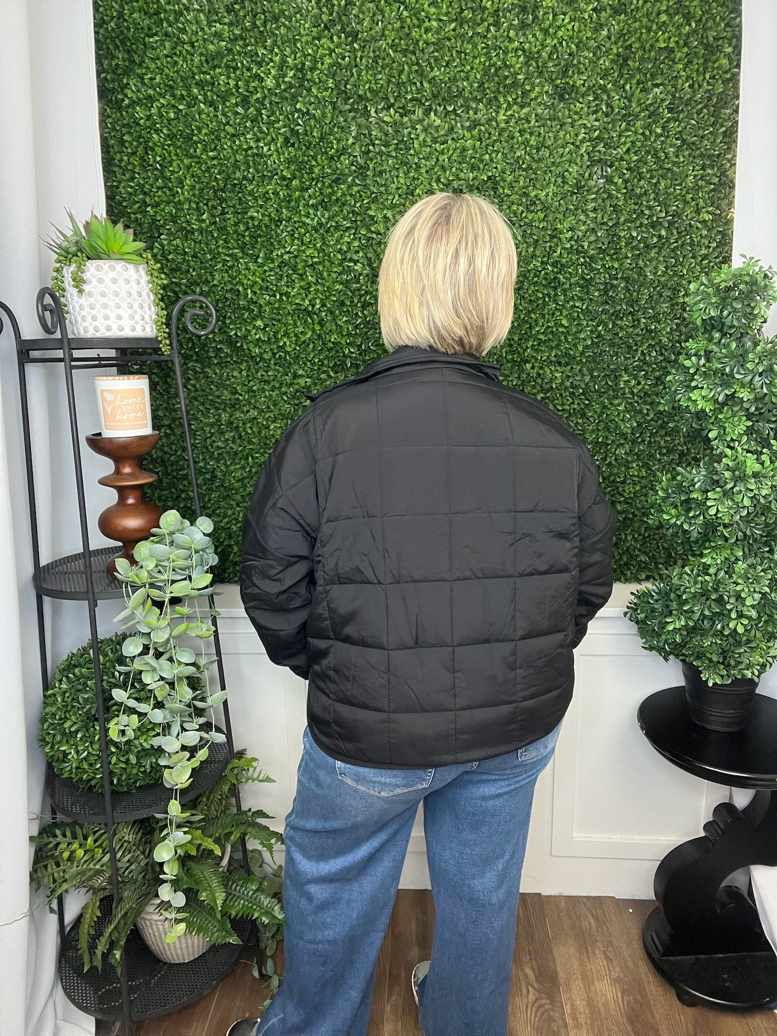 QUILTED SQUARE ZIP UP PUFFER JACKET - BLACK