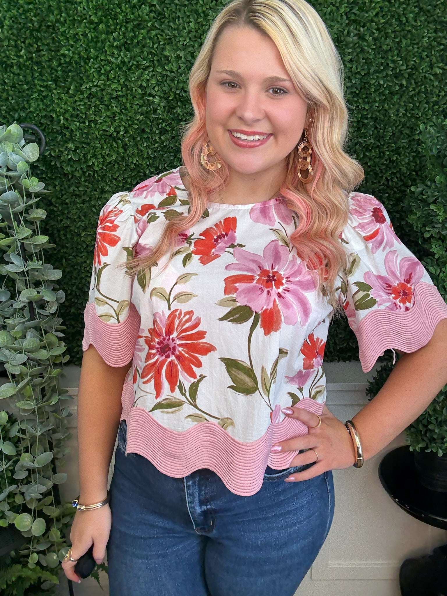 FLORAL PULLOVER TOP W/OVERSIZED TRIM FINISH - CREAM