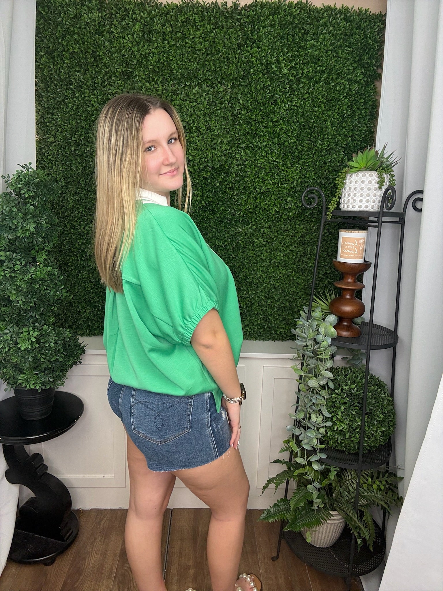 SHORT SLEEVE VNECK SOLID TOP