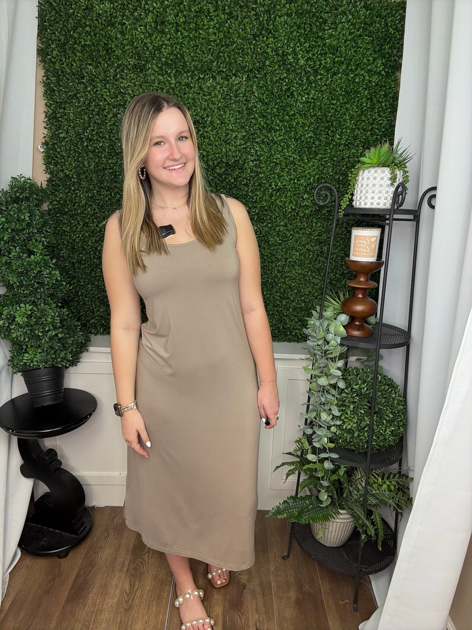 SOFT LANDING SLEEVELESS DRESS - TAUPE