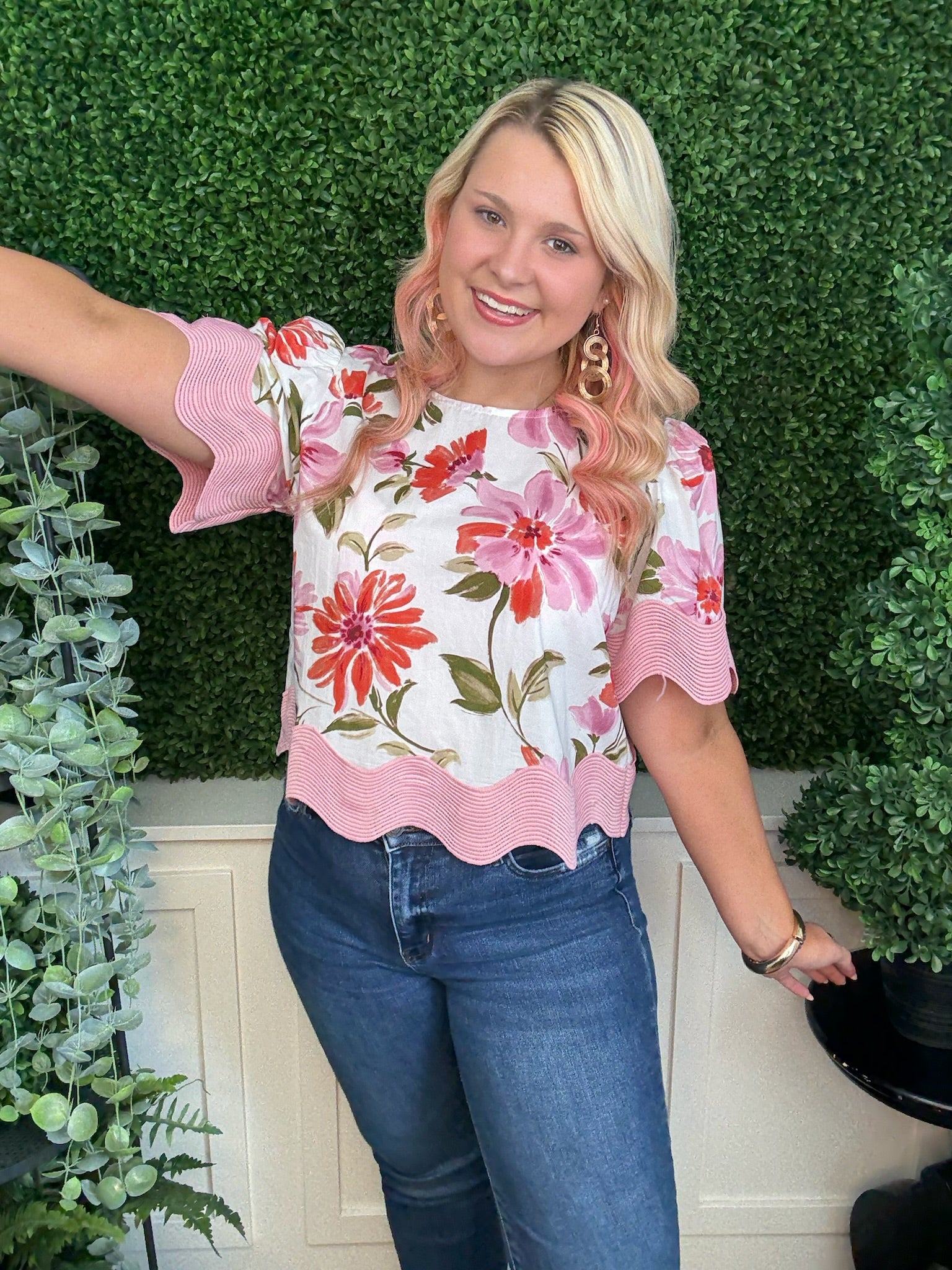 FLORAL PULLOVER TOP W/OVERSIZED TRIM FINISH - CREAM