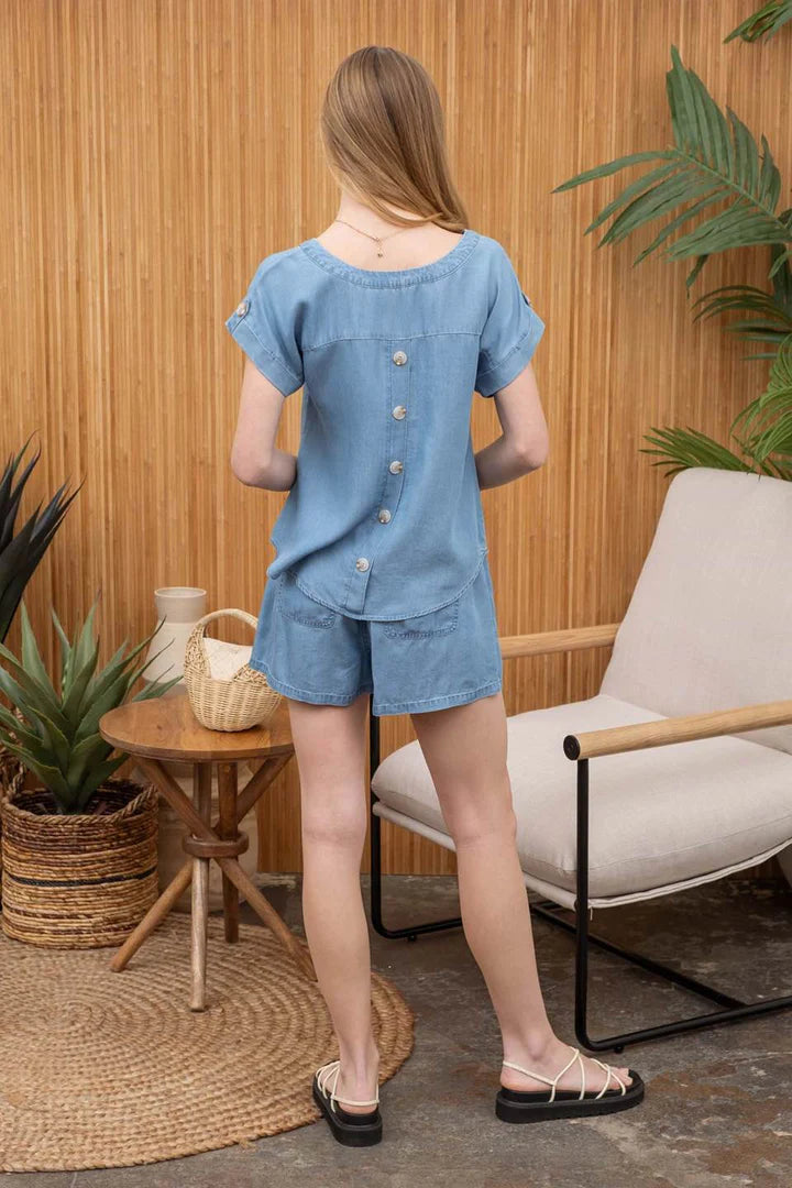 ROUND NECK SHORT SLEEVE DENIM TOP W/ BUTTON DETAILS AND CHEST POCKET - CHAMBRAY