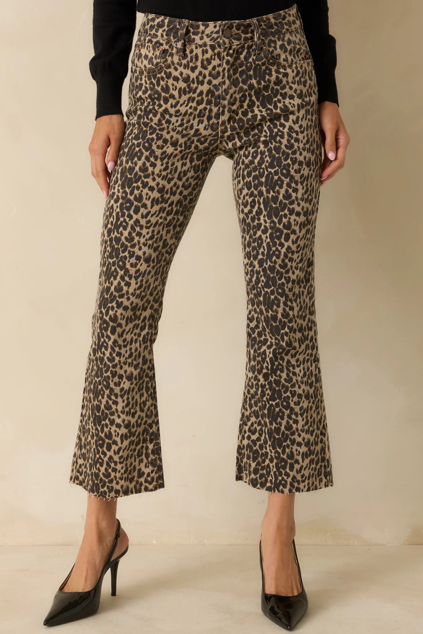 LEOPARD HI RISE CROP FLARE W/DISTRESSED HEM