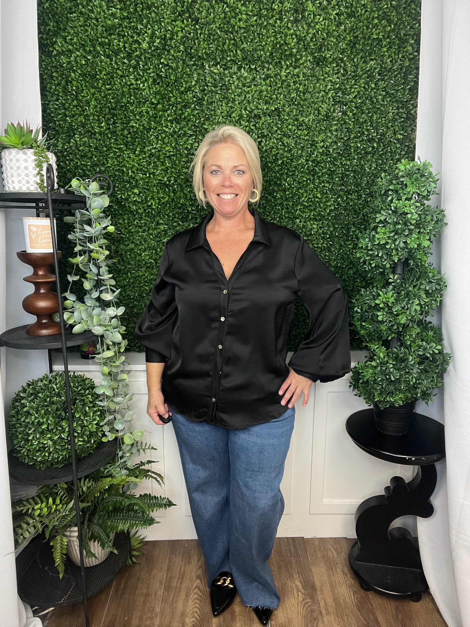 V-NECK COLLAR BUTTON DOWN TOP - BLACK