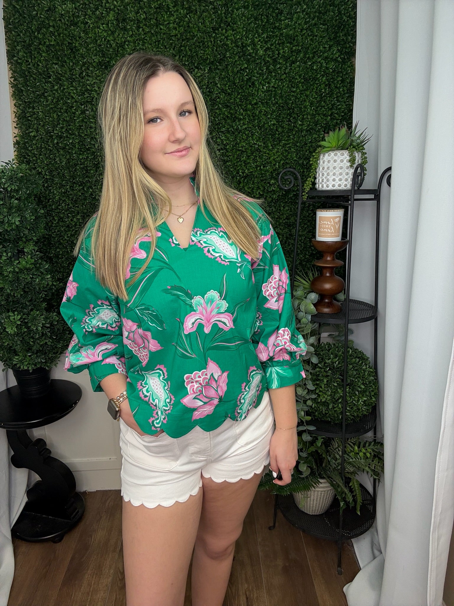 LARGE PRINT FLORAL TOP