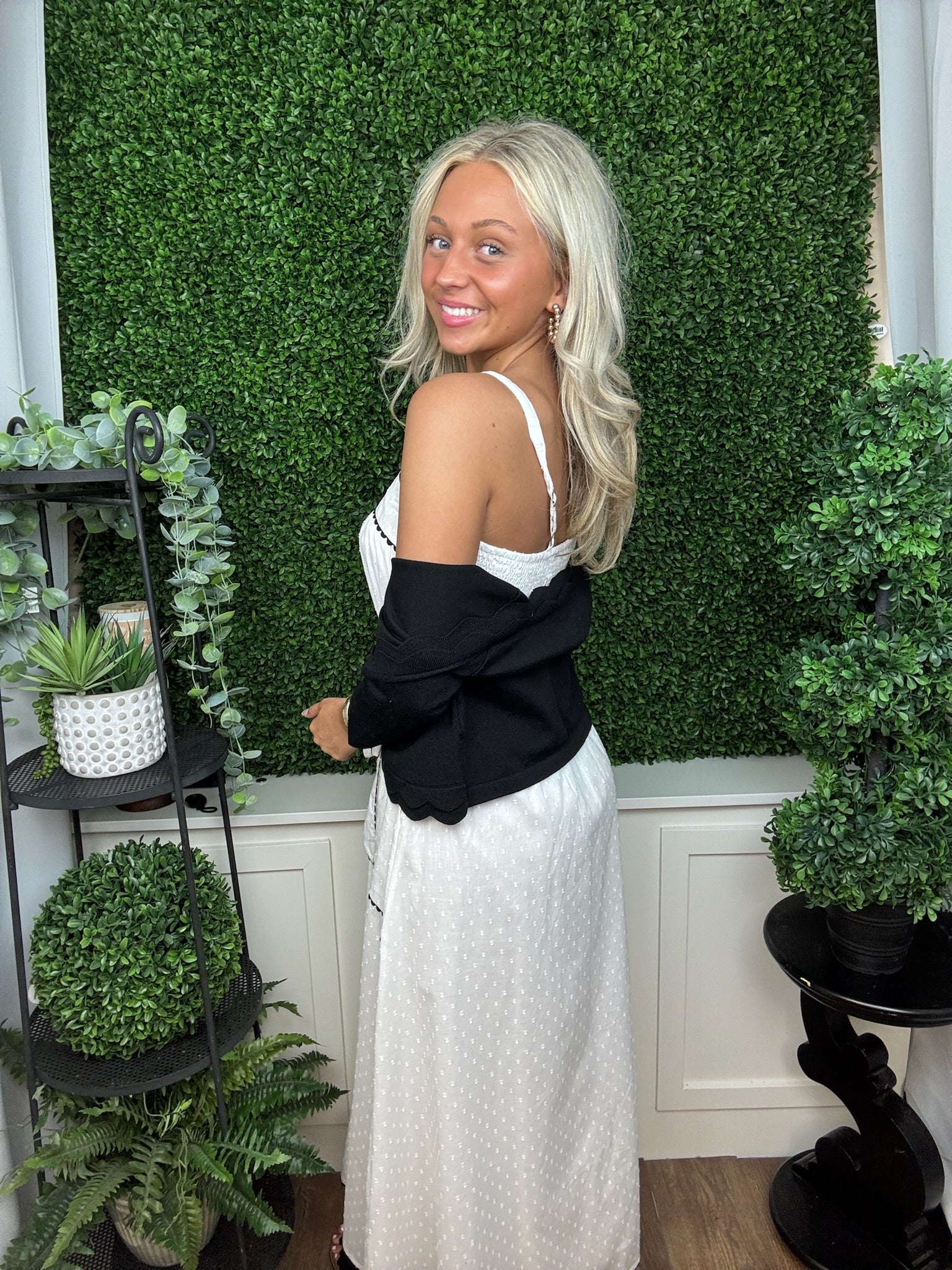 SCALLOP KNIT SHRUG CARDIGAN - BLACK