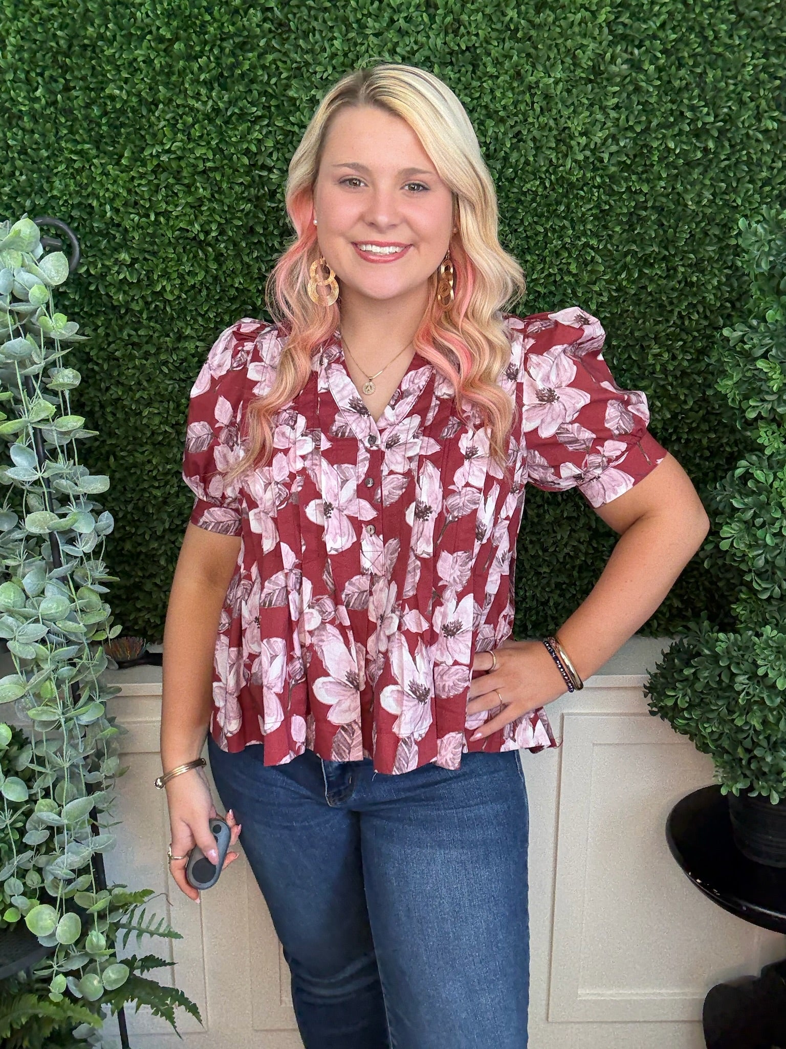 FLORAL PRINT SHORT PUFF SLEEVE PINTUCK TOP - MERLOT