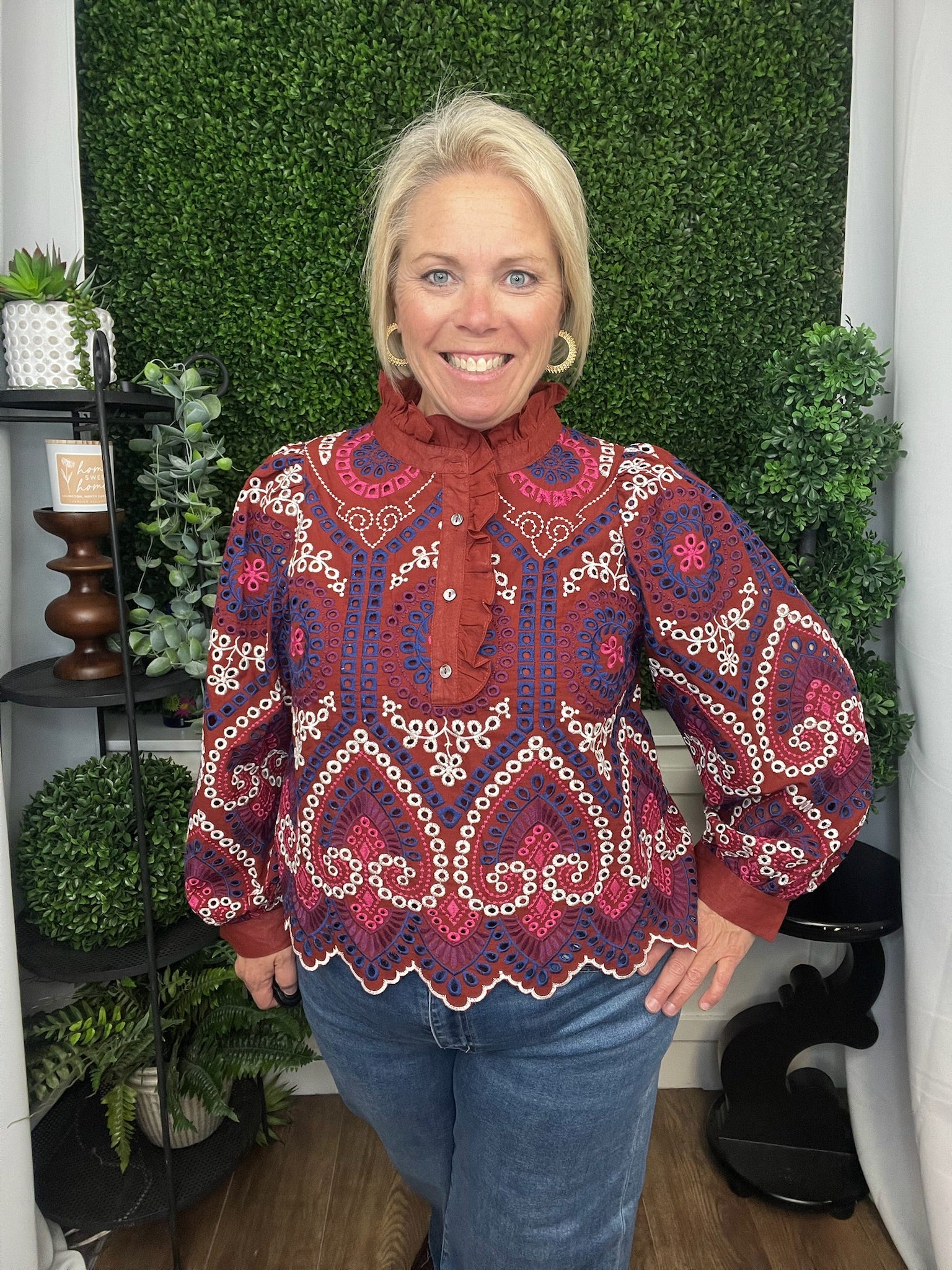 SCALLOP HEM RUFFLE COLLAR TOP - BRICK