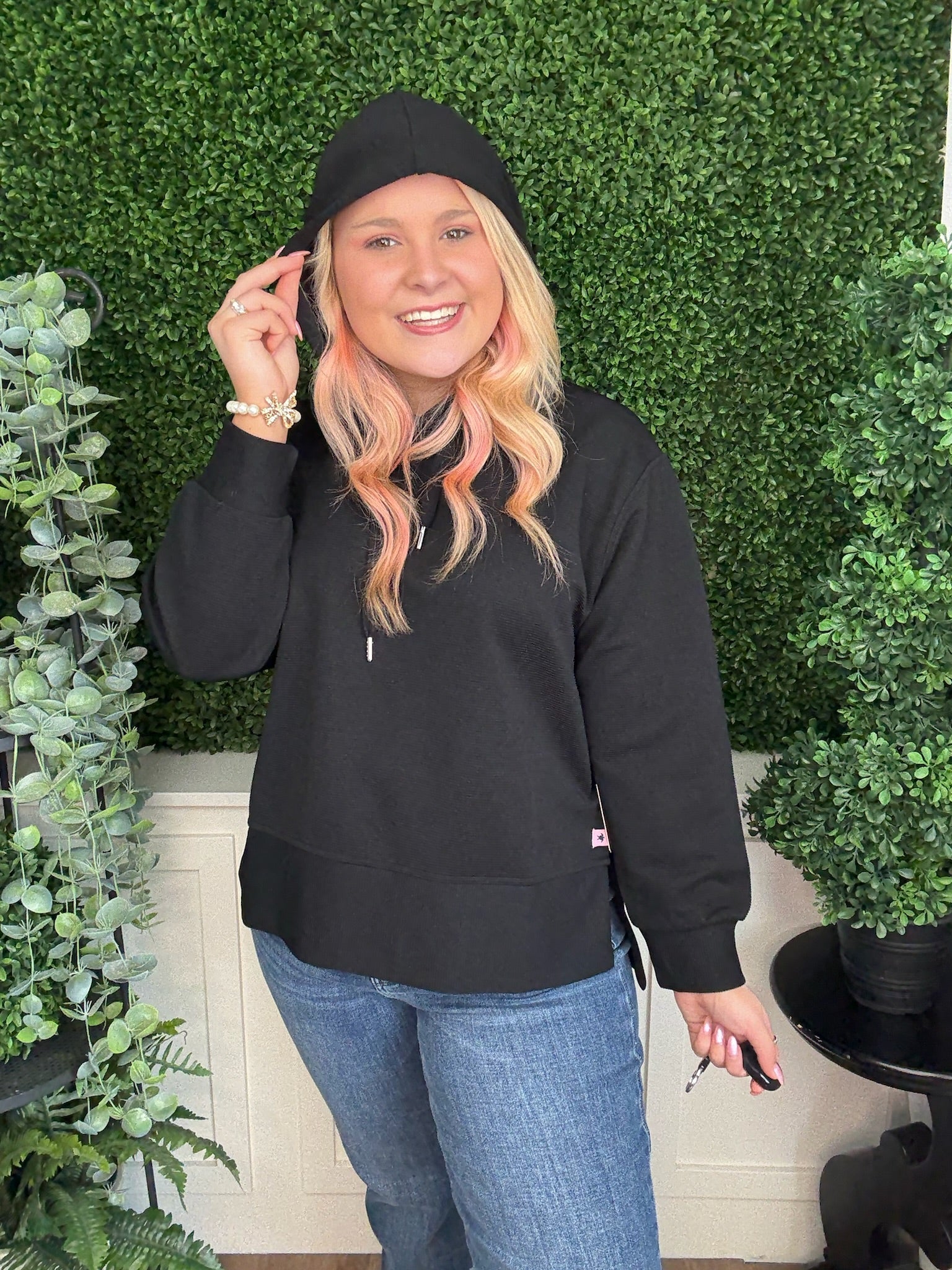 RIBBED HOODED PULLOVER - BLACK