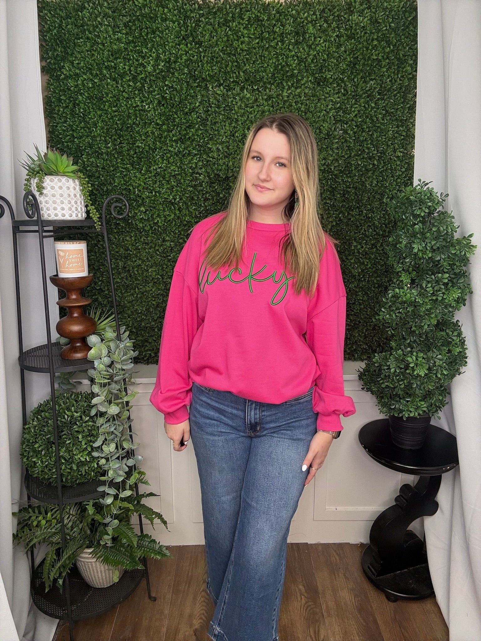 LUCKY CLOVER EMBROIDERED SWEATSHIRT - ROSE RED