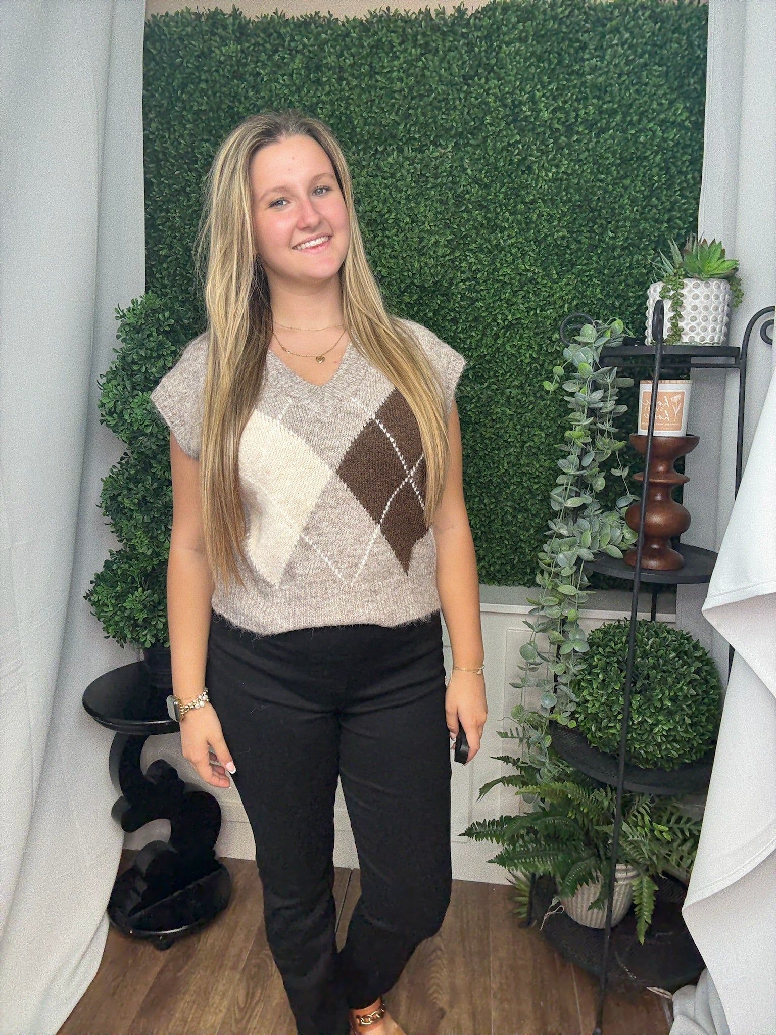 ARGYLE PATTERN VNECK SLEEVELESS SWEATER VEST - TAUPE