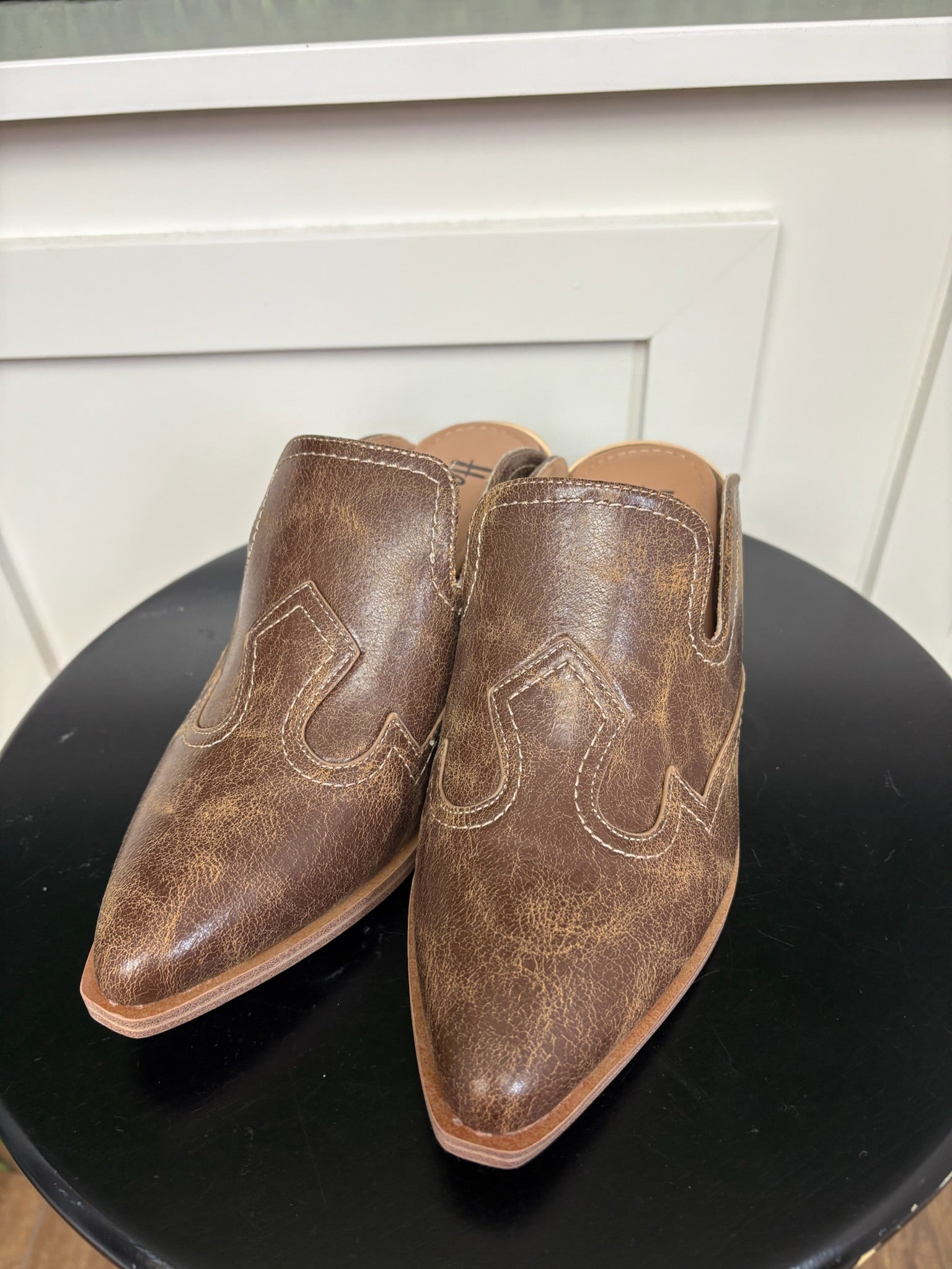 SALOON - TAN CRACKLE