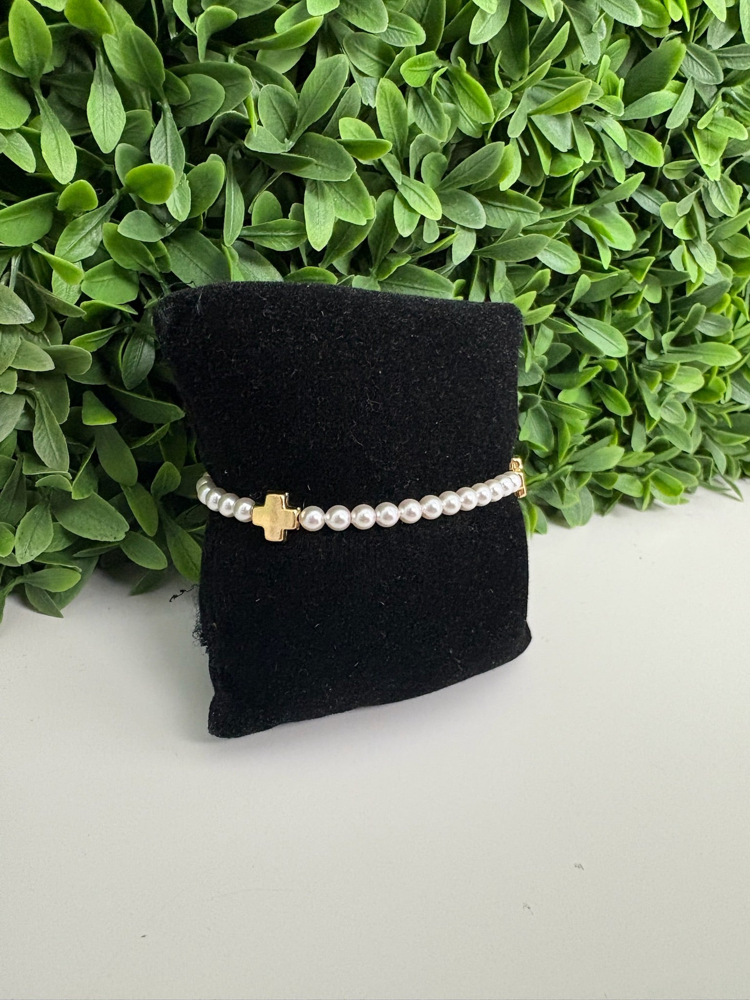 SIGNATURE CROSS PEARL PATTERN 4MM BEAD BRAC - GOLD