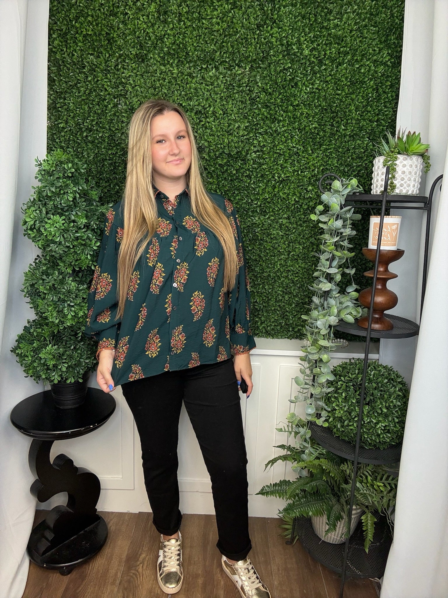 COLLERED BUTTON UP FLORAL PATTERN TOP - H. GREEN