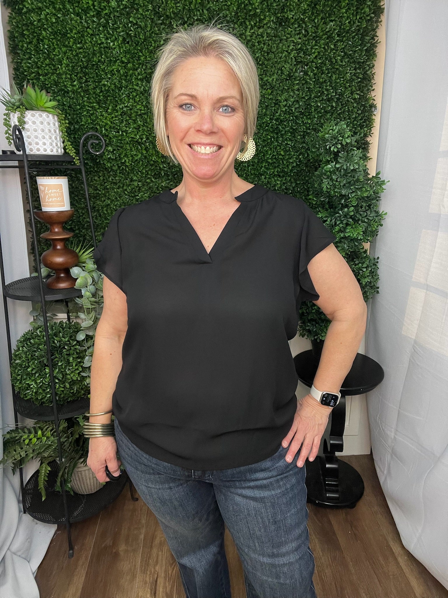 BLACK RUFFLE SLEEVE TOP