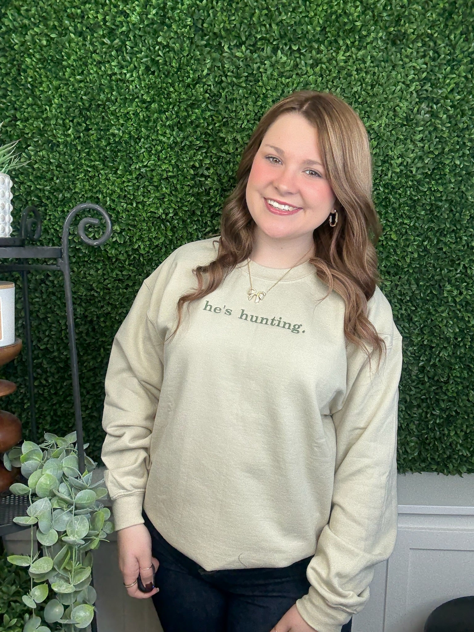 HE'S HUNTING SWEATSHIRT - TAN