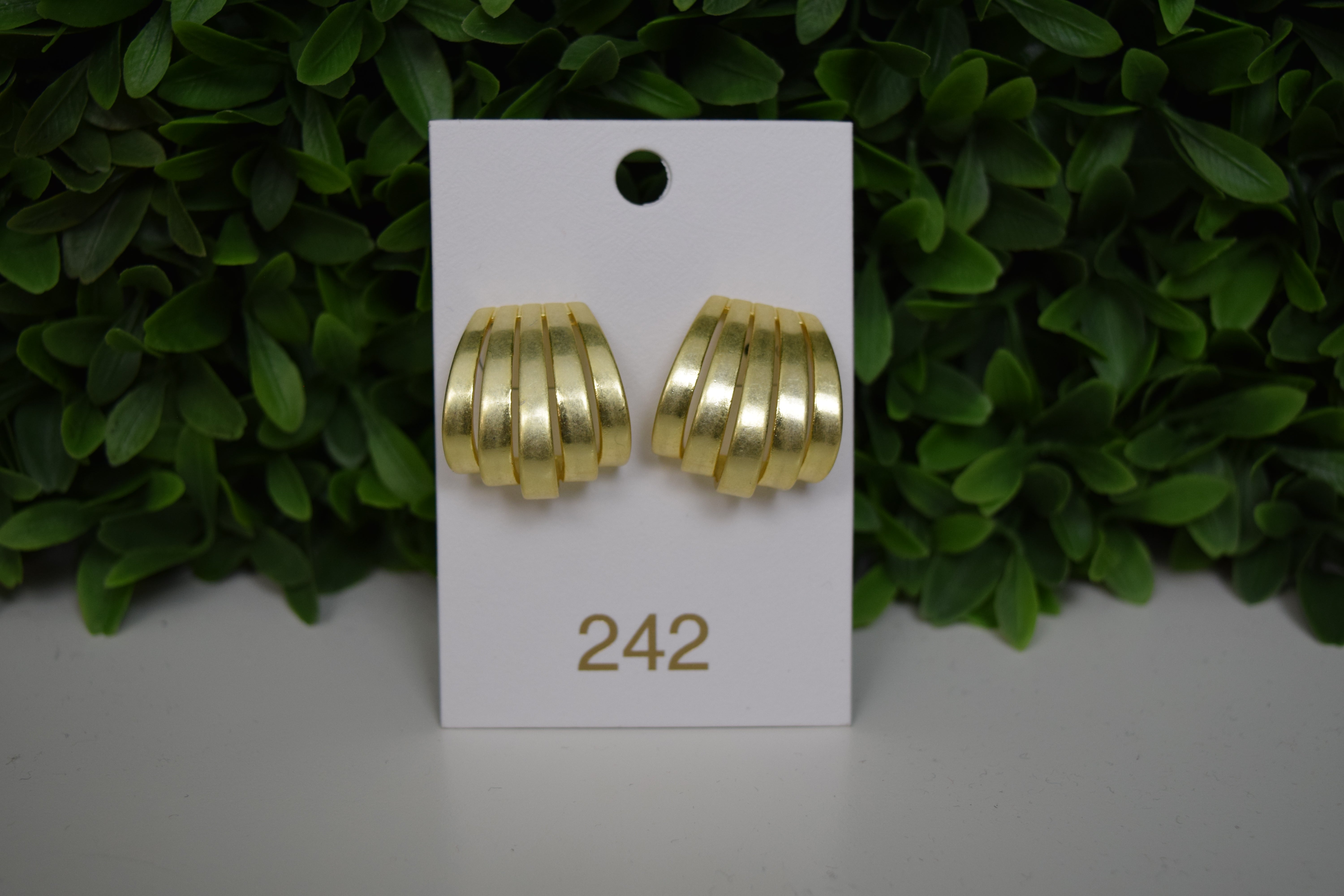 VINTAGE GOLD GARDNER EARRINGS