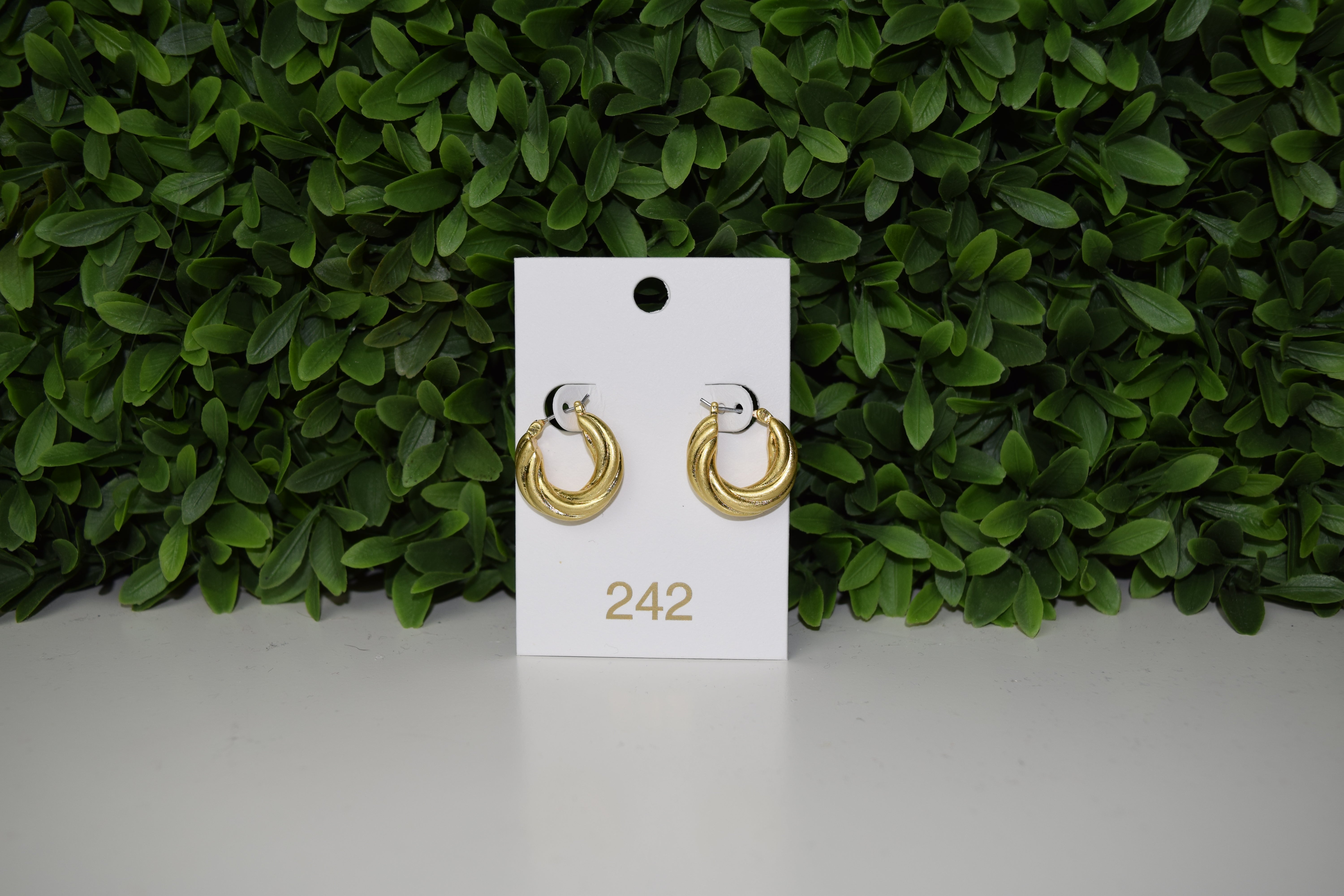 VINTAGE GOLD CHUNKY TWIST HOOP EARRINGS