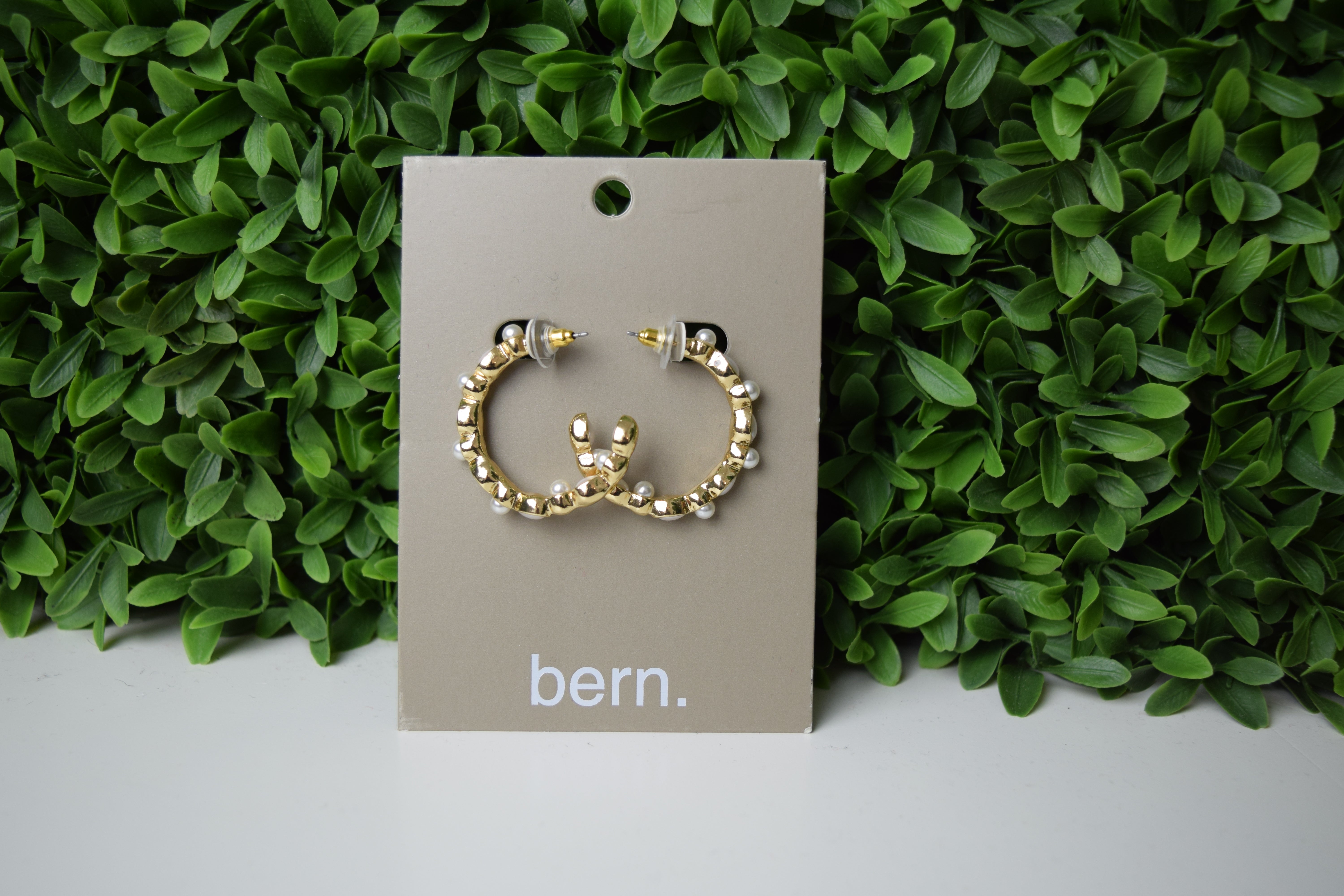 TENDER HOOP EARRINGS - GOLD/PEARL