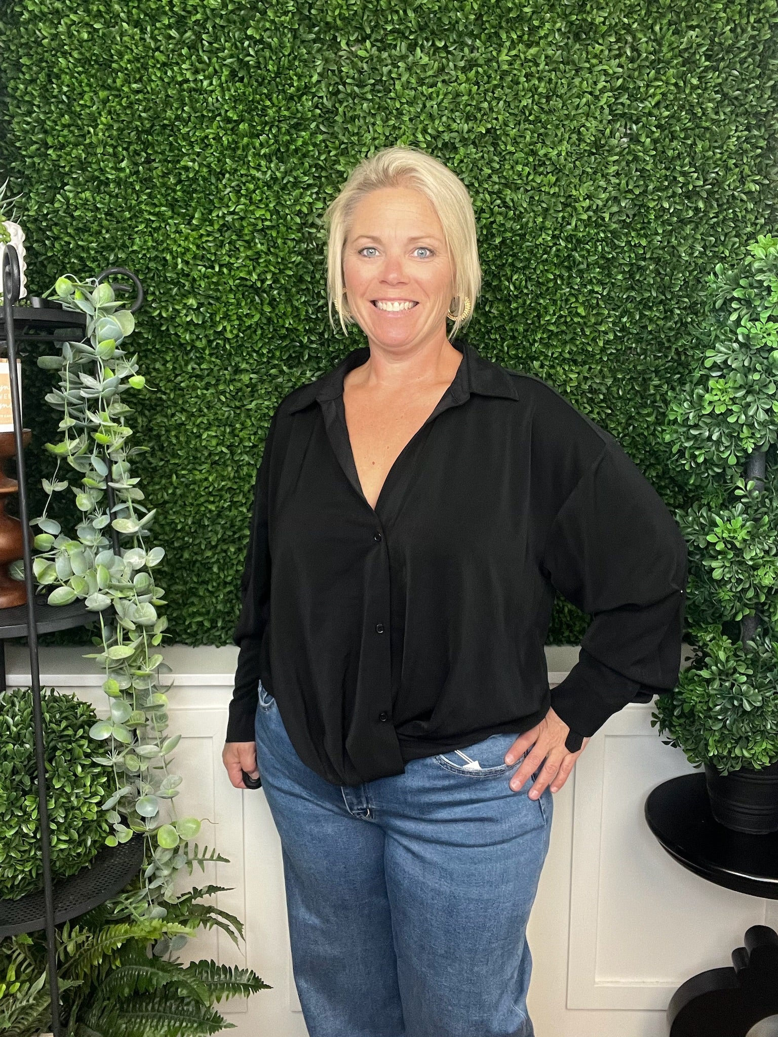 BUTTON DOWN BLOUSE W/FLOWING FIT - BLACK