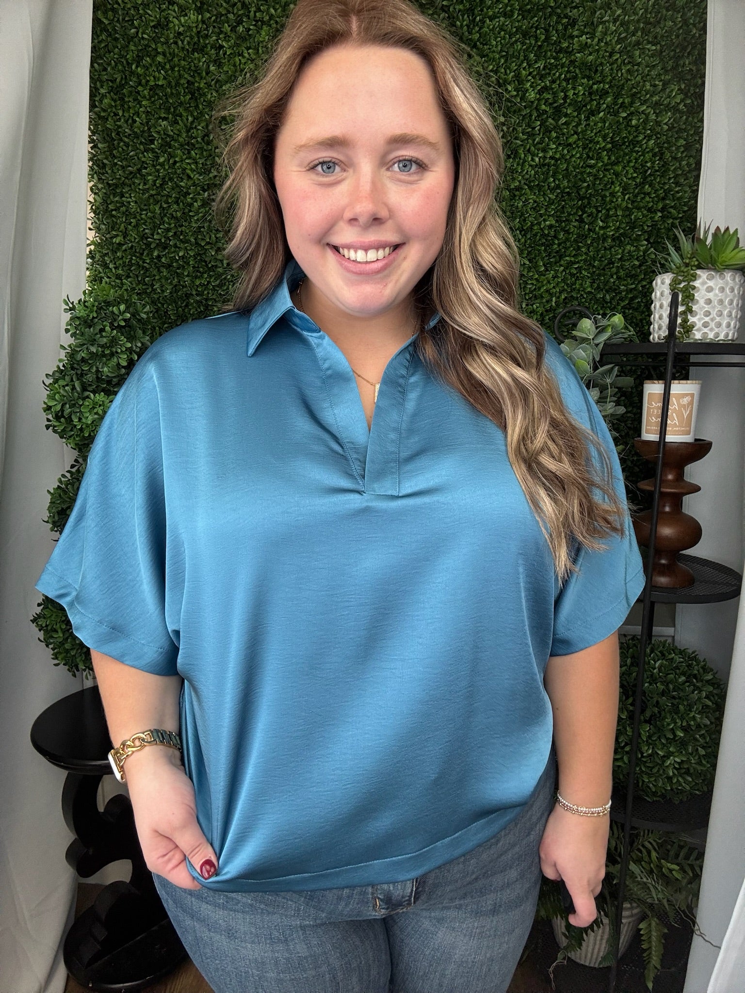 COLLAR V-NECK OVERSIZED TOP