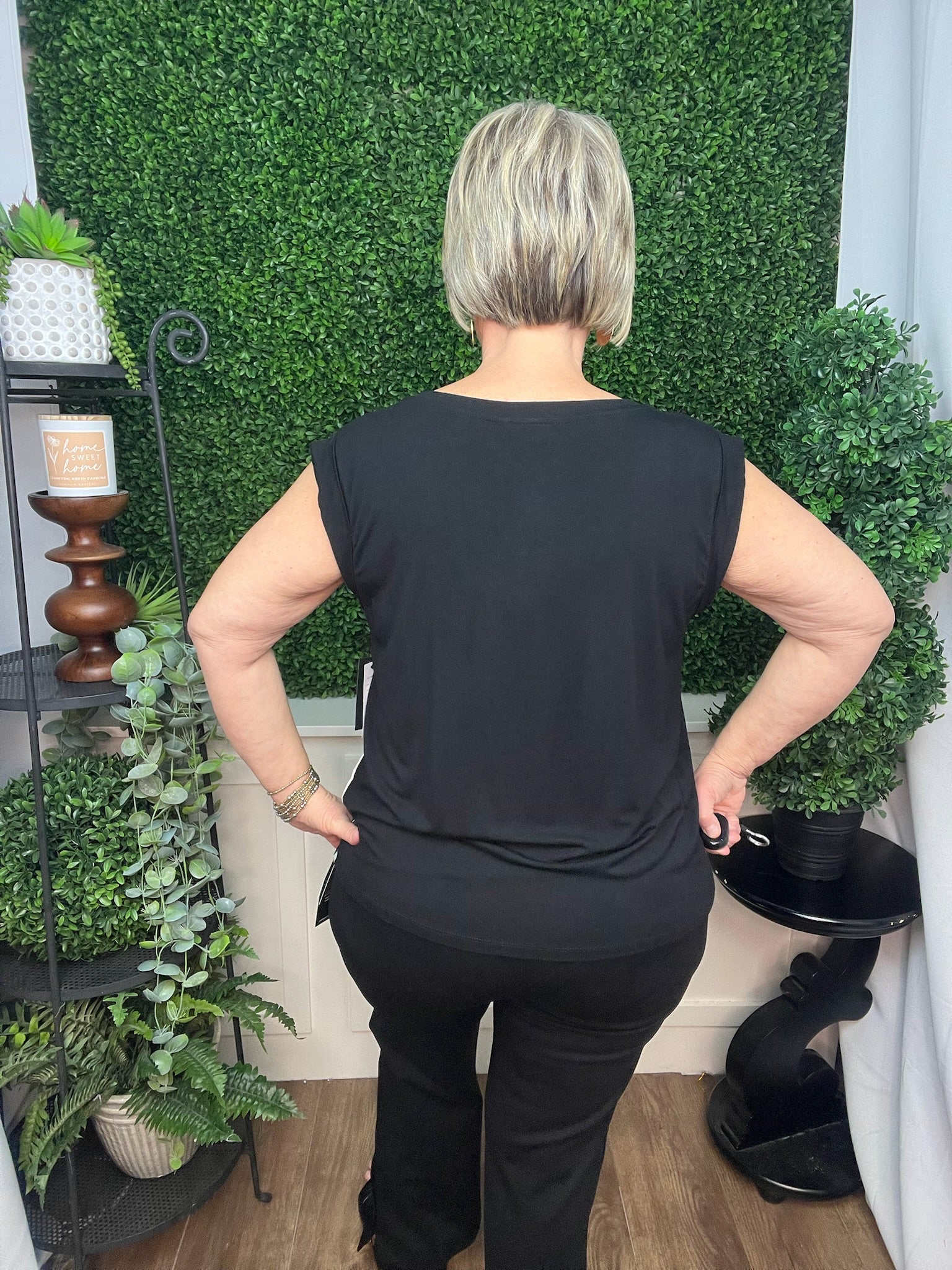 SLVLSS WOVEN-TO-KNIT TOP BLACK/WHITE FLORAL