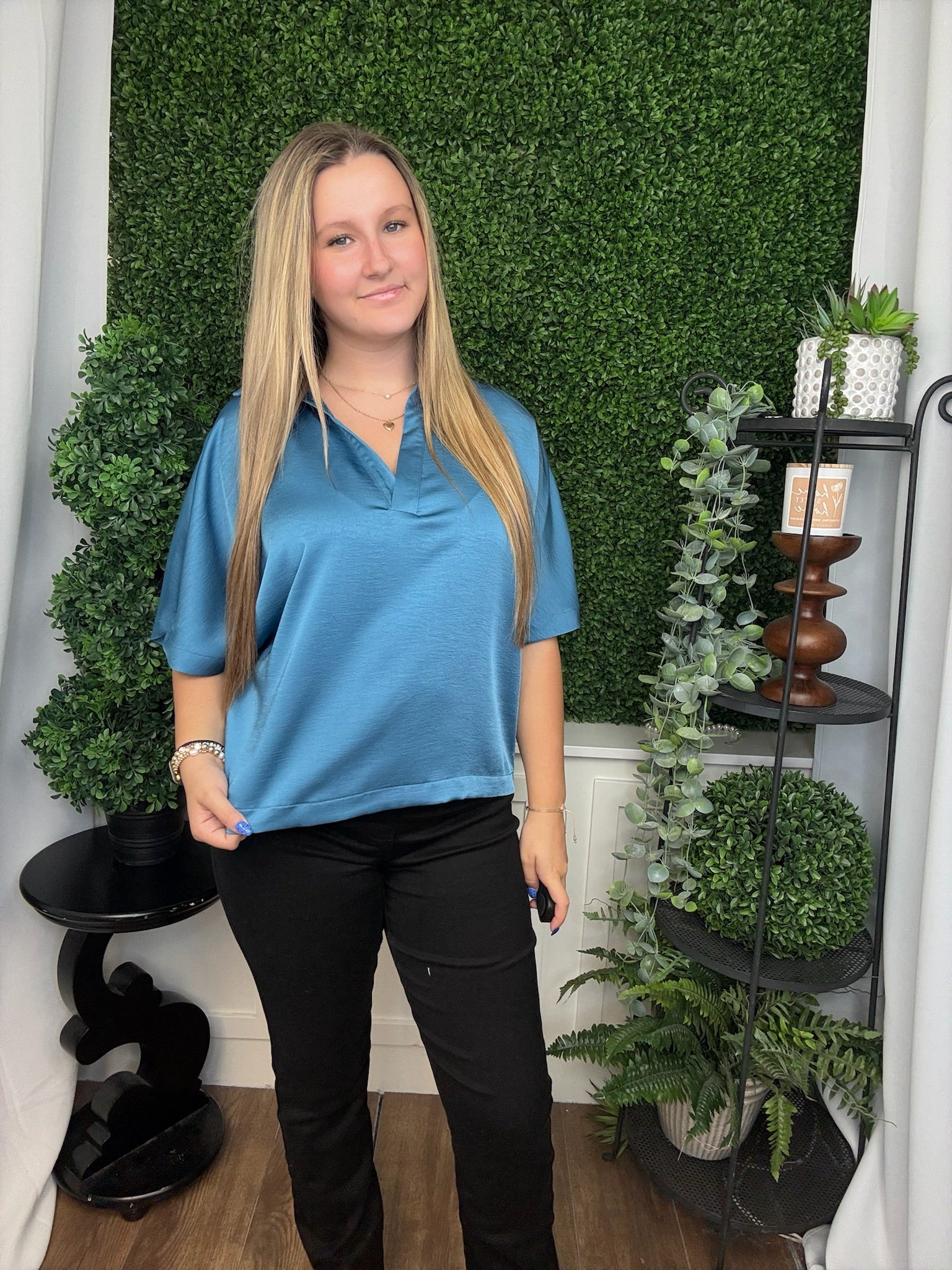 COLLAR V-NECK OVERSIZED TOP