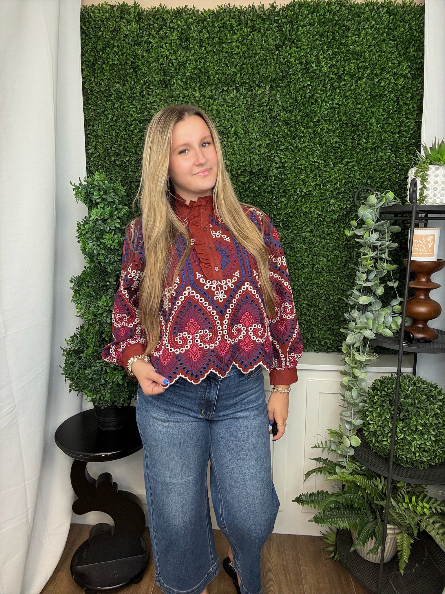 SCALLOP HEM RUFFLE COLLAR TOP - BRICK