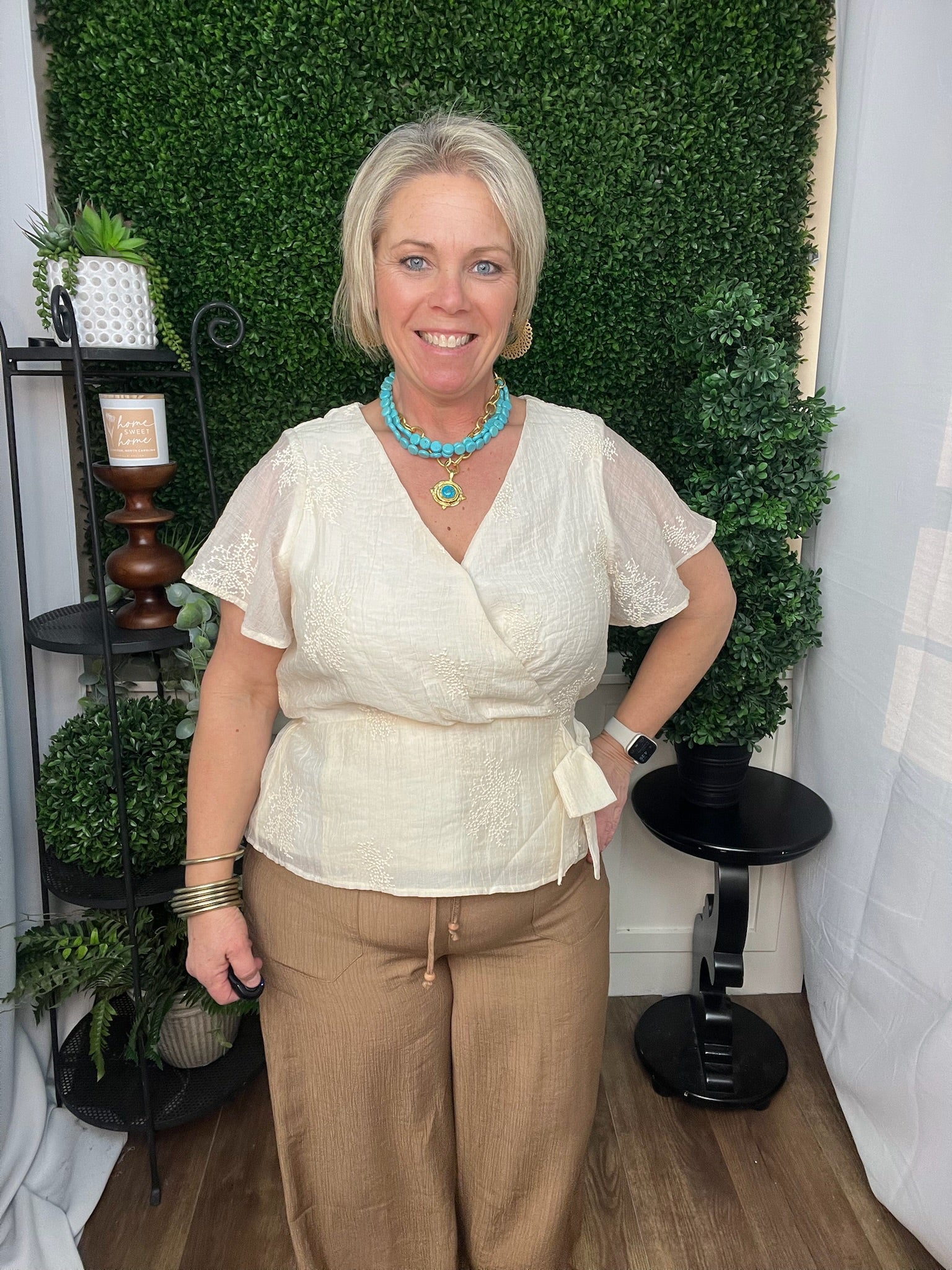 SHORT SLEEVE WRAP FRON WOVEN TOP W/TIE - CREAM