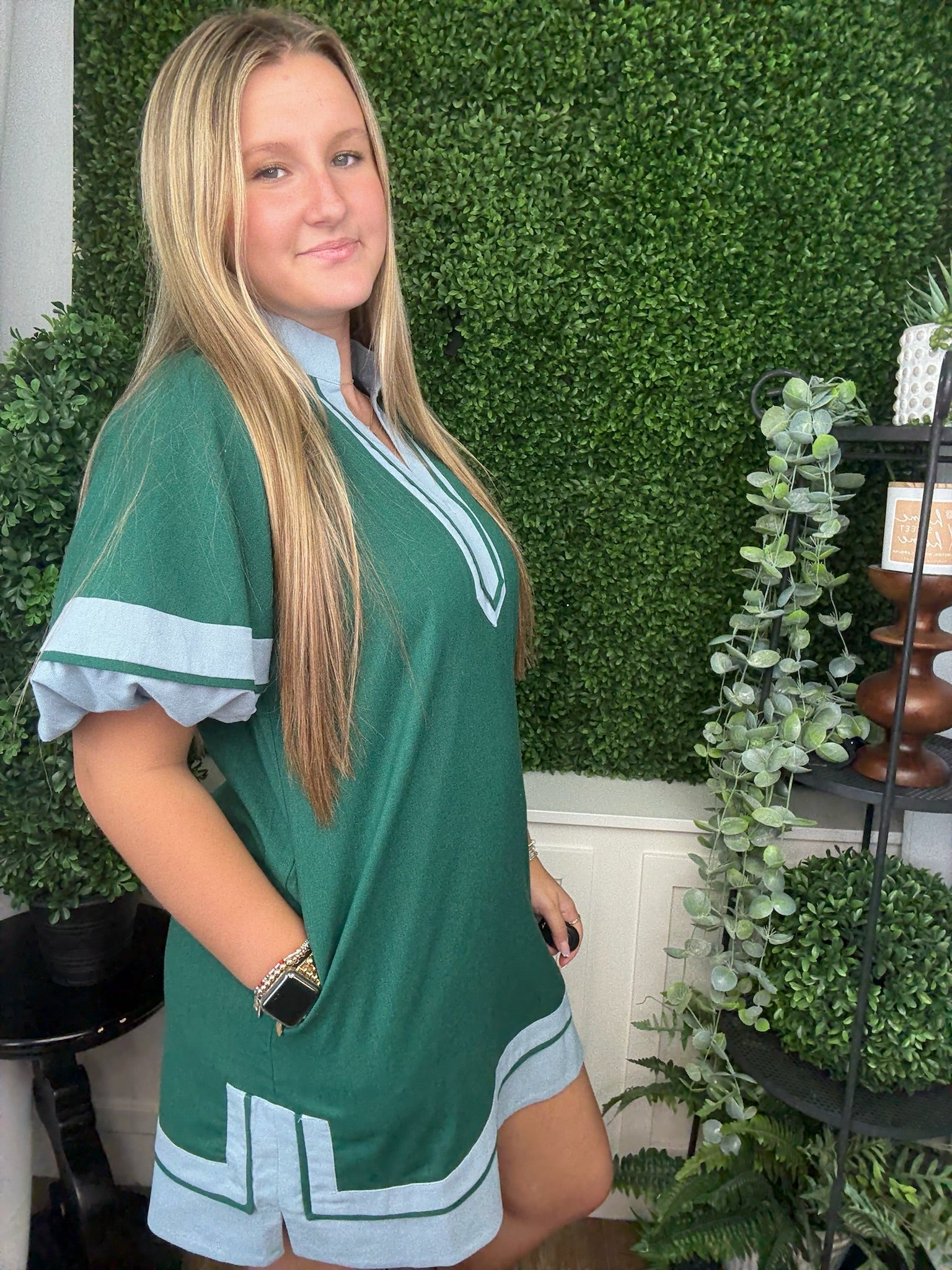 SOLID LANTERN SLEEVES PULLOVER MINI DRESS - HUNTER GREEN