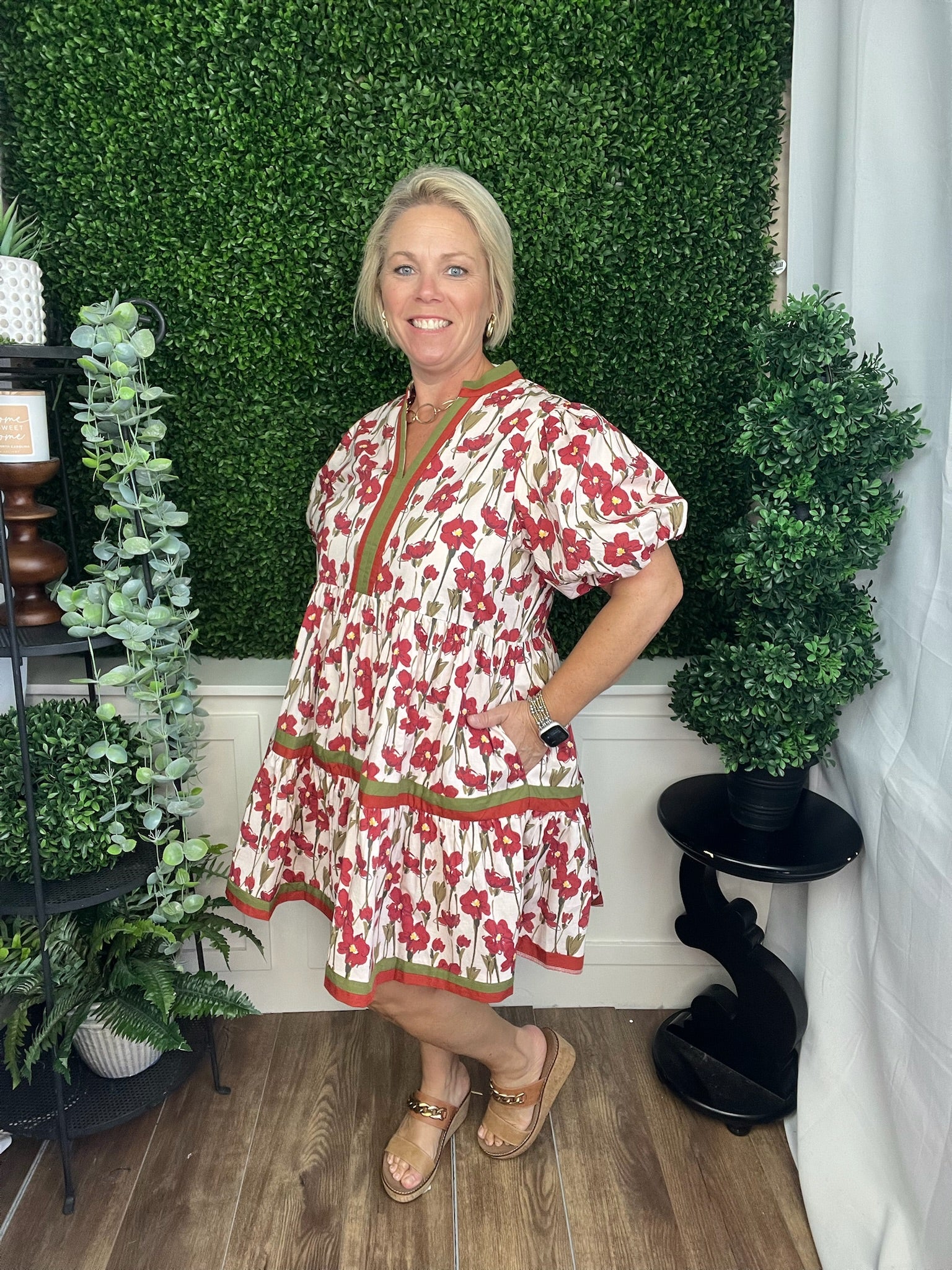 FLORAL PRINT SHORT BUBBLE SLEEVE PULLOVER TIERED MINI DRESS - RUST