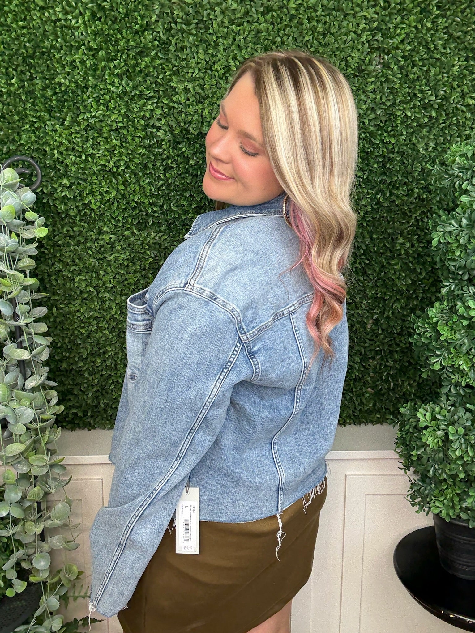 FRAYED HEM UTILITY DENIM JACKET