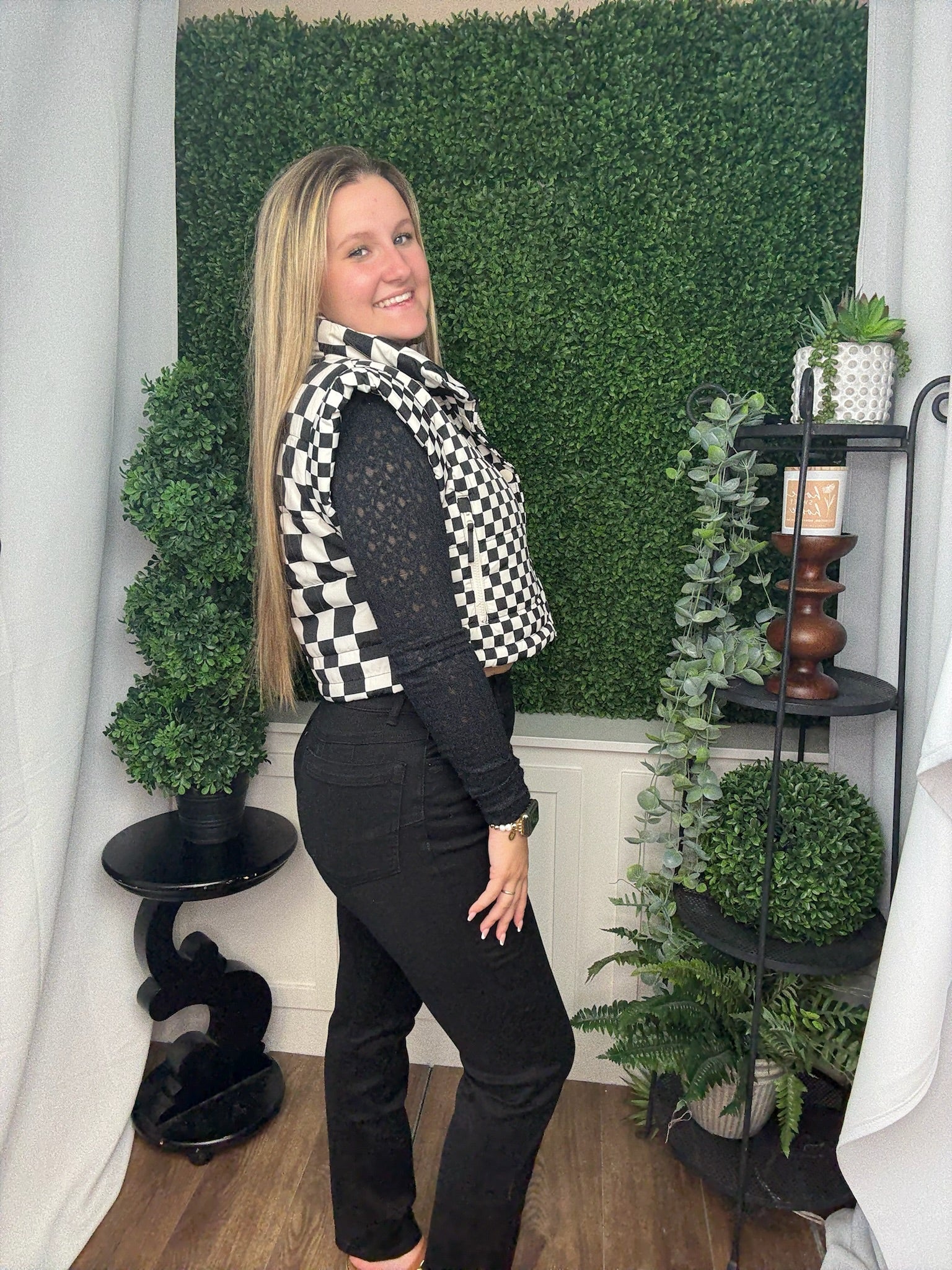CHECKERED CROP ZIP UP PUFFER VEST - BLACK