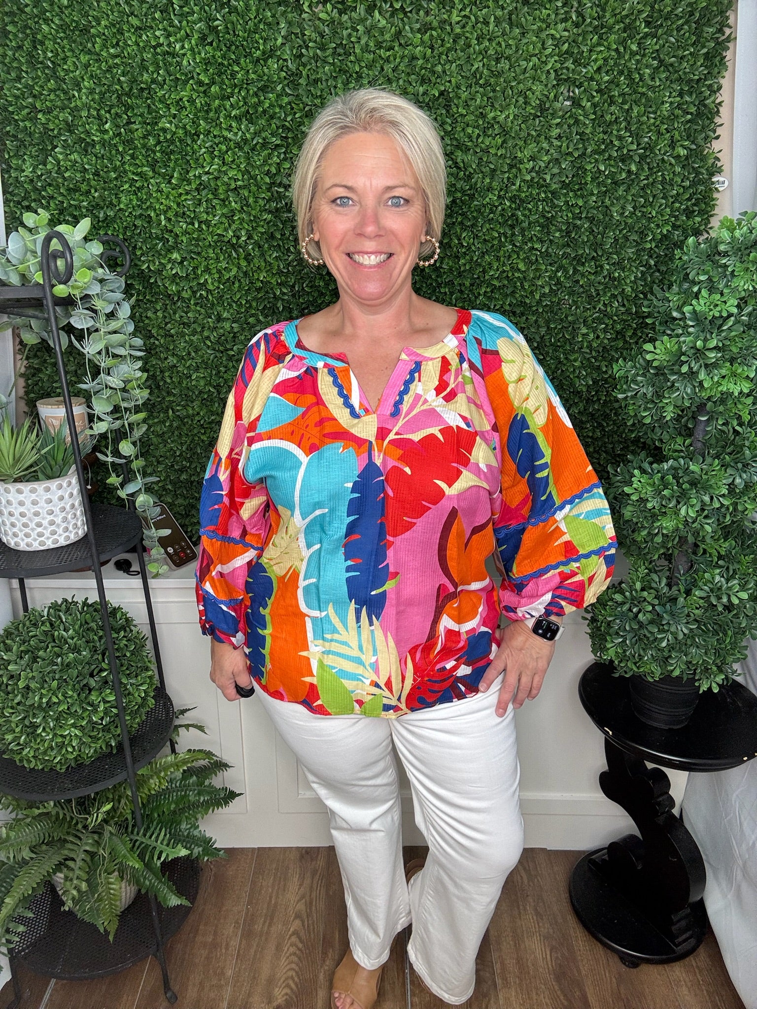 SPLIT NECK PRINT TOP W/ZIG ZAG TRIM - MULTI