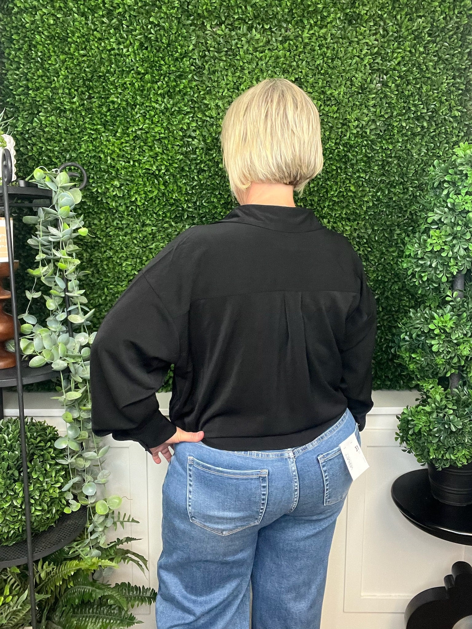 BUTTON DOWN BLOUSE W/FLOWING FIT - BLACK