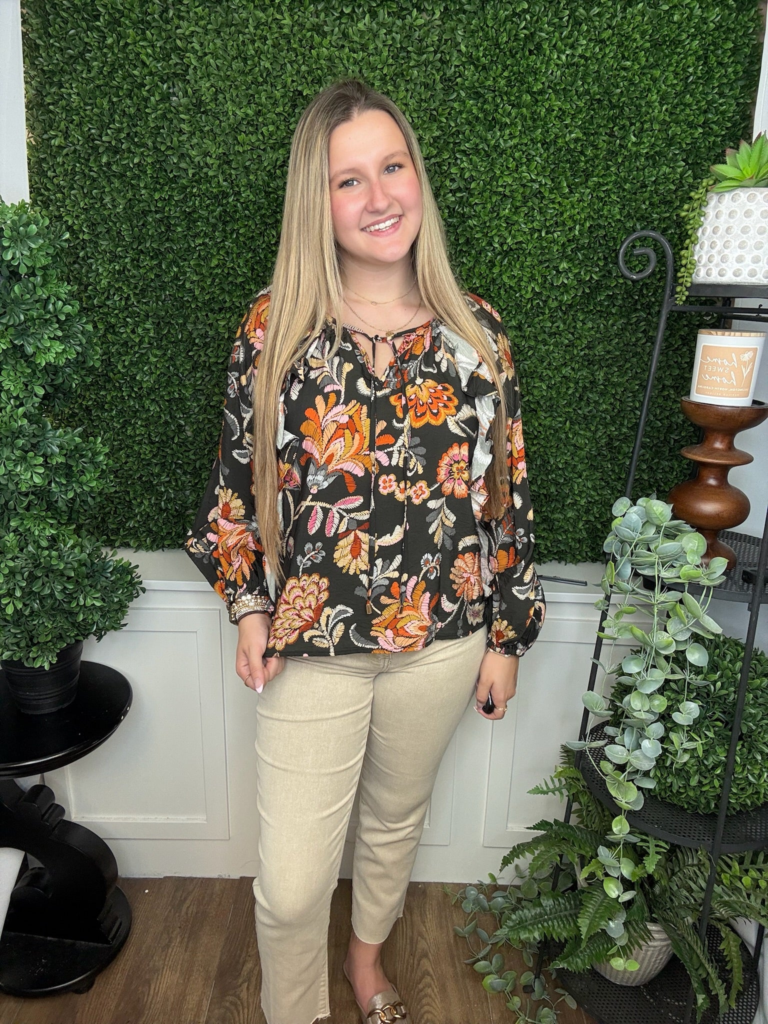 FLORAL PRINT LS BLOUSE W/RUFFLE DETAIL - BLACK MULTI