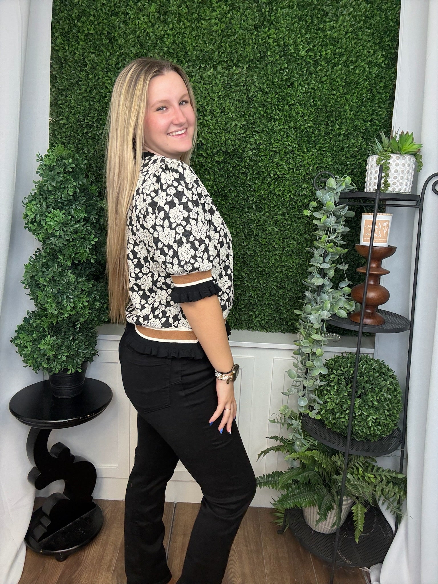 TEXTURED ROSE KNIT TOP - BLACK/LT GREY