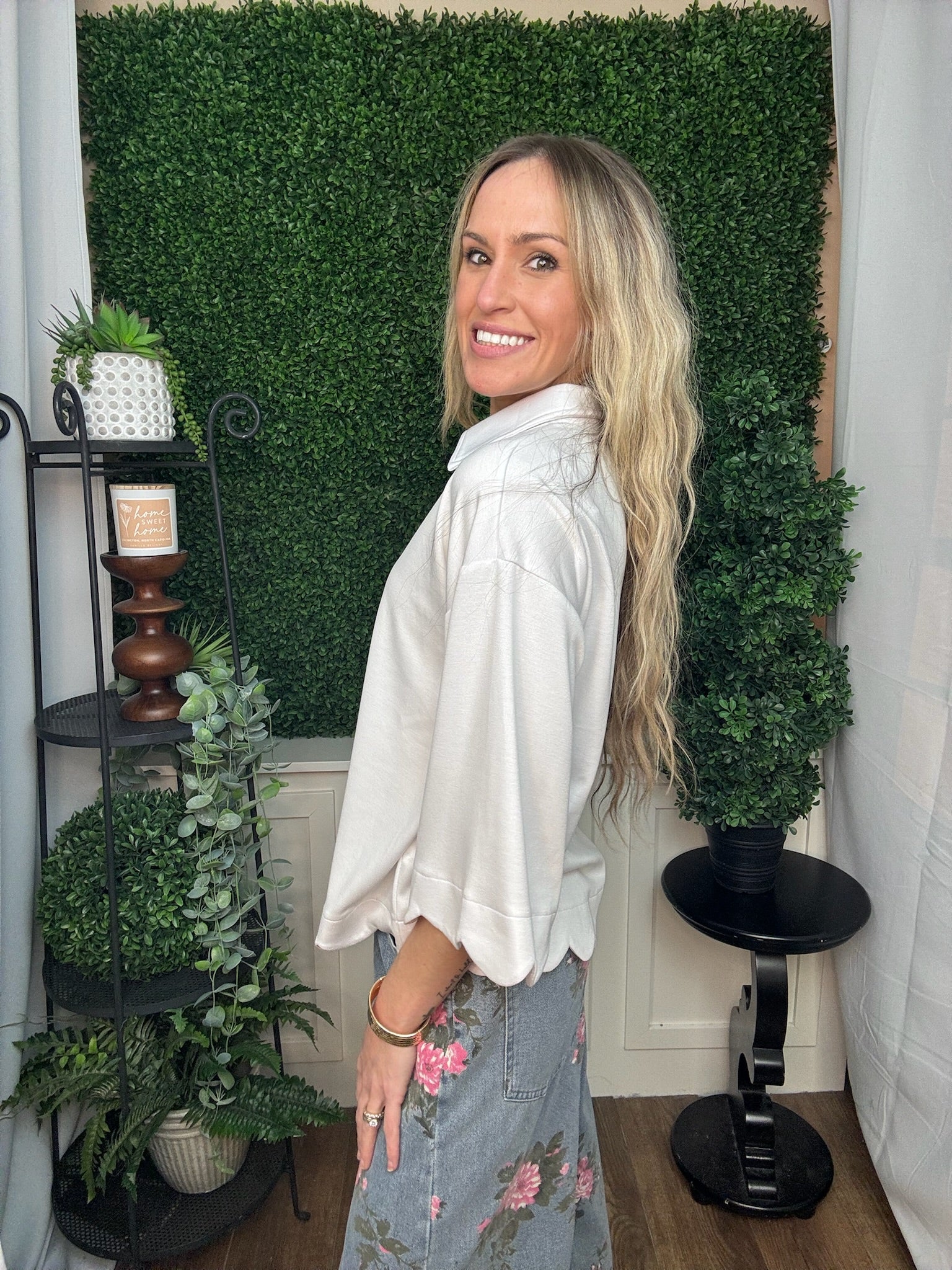 SCALLOP EDGE DETAIL SOLID TOP - OFF WHITE