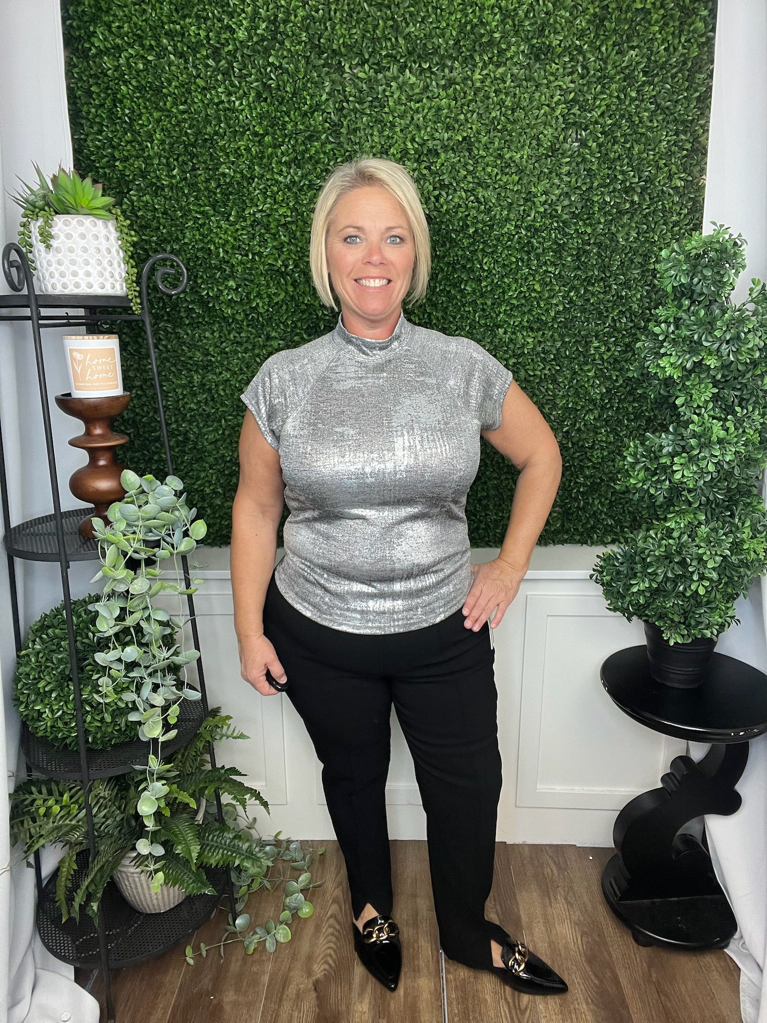 METALLIC MOCK NECK CAP SLV TOP