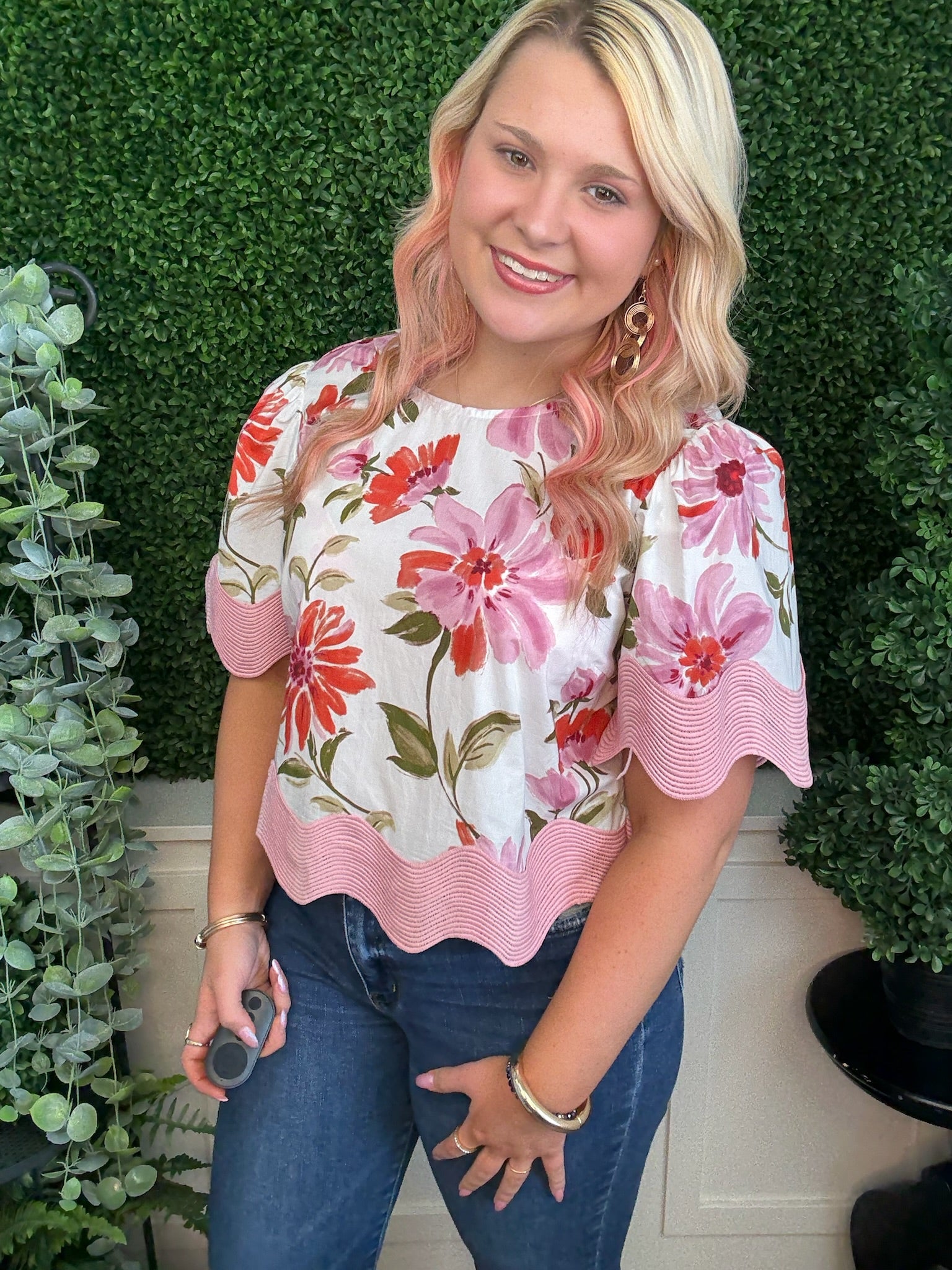 FLORAL PULLOVER TOP W/OVERSIZED TRIM FINISH - CREAM