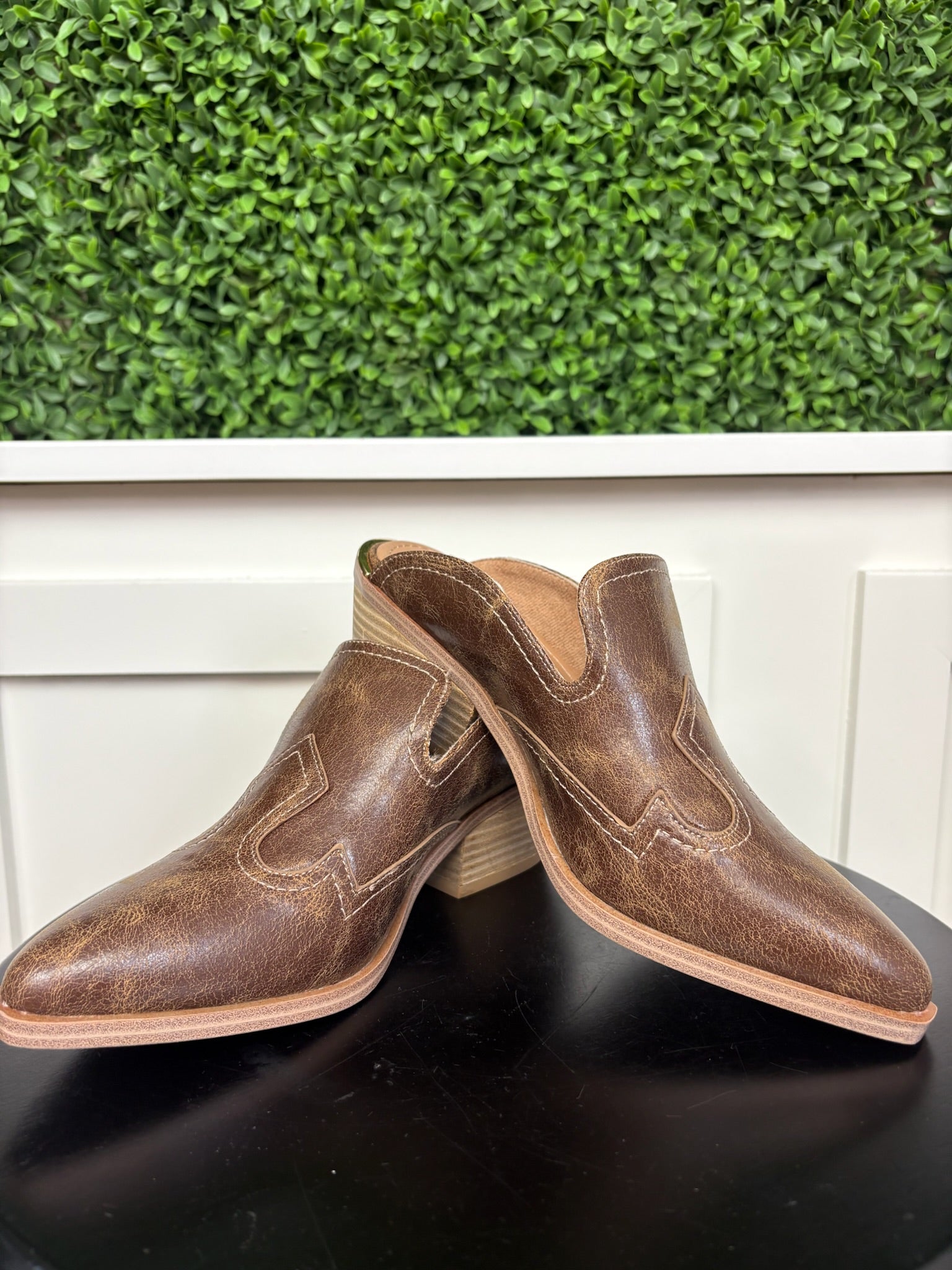 SALOON - TAN CRACKLE