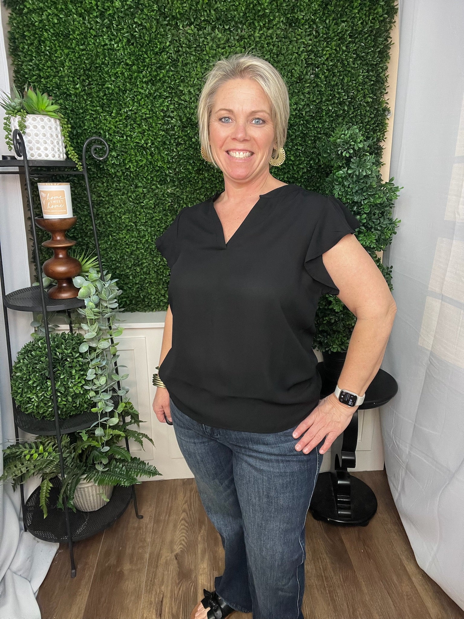 BLACK RUFFLE SLEEVE TOP