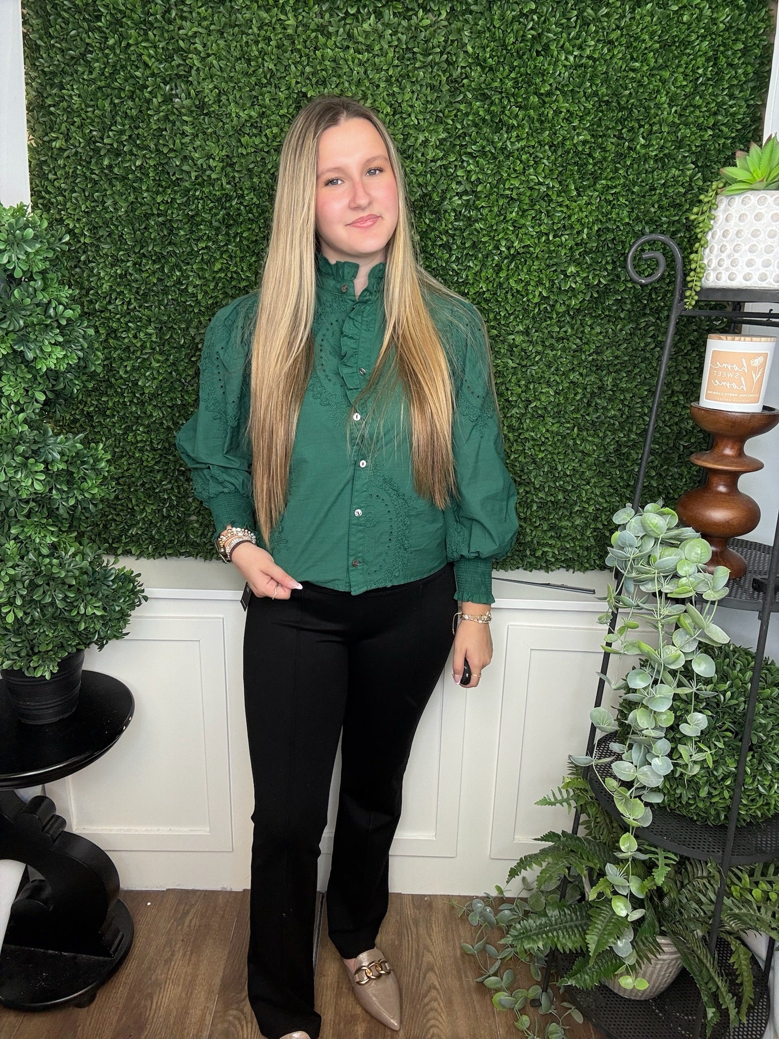 SOLID LS BUTTON FRONT TOP W/OVAL EMBROIDERED APPLIQUE - H. GREEN