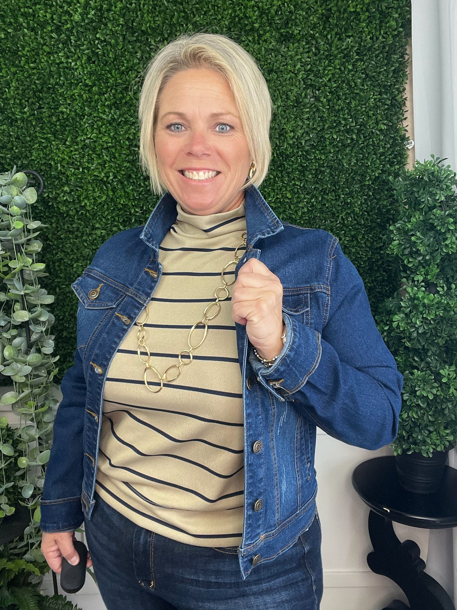 BLUE JEAN DISTRESSED JACKET