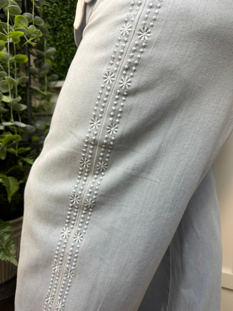 STRIDE CROP WIDE LEG EMBROIDERED SIDE SEAM PANT - MARINE SEA