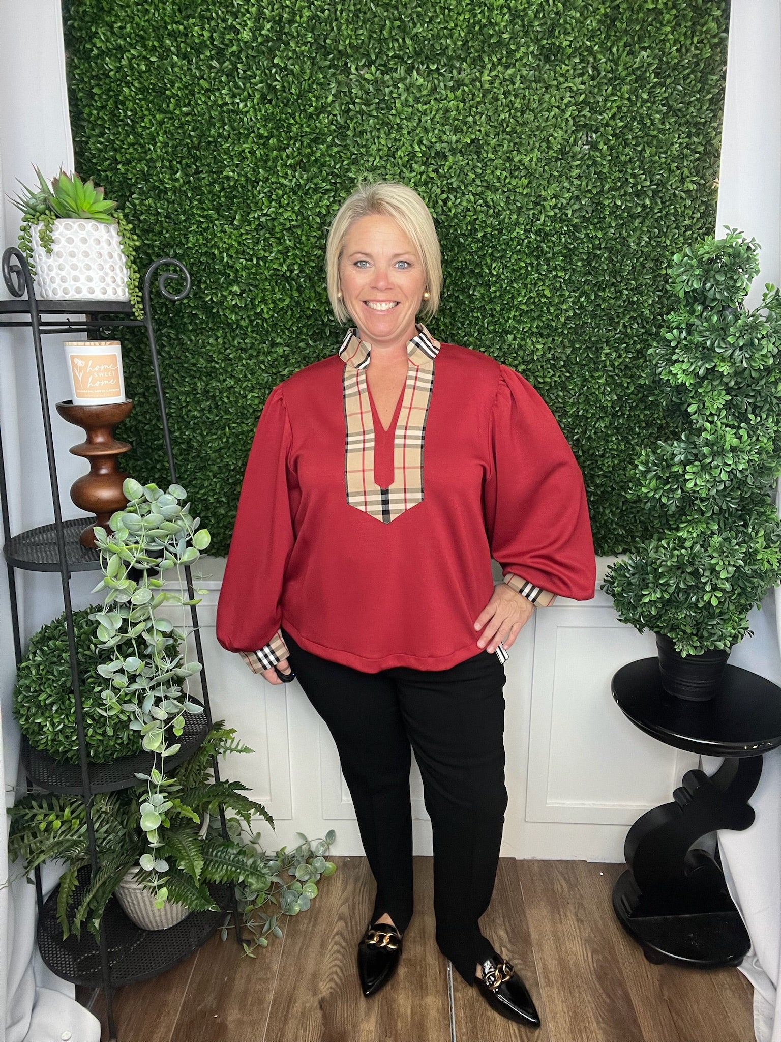 PLAID CONTRAST MOCK NECK SOLID TOP - RED