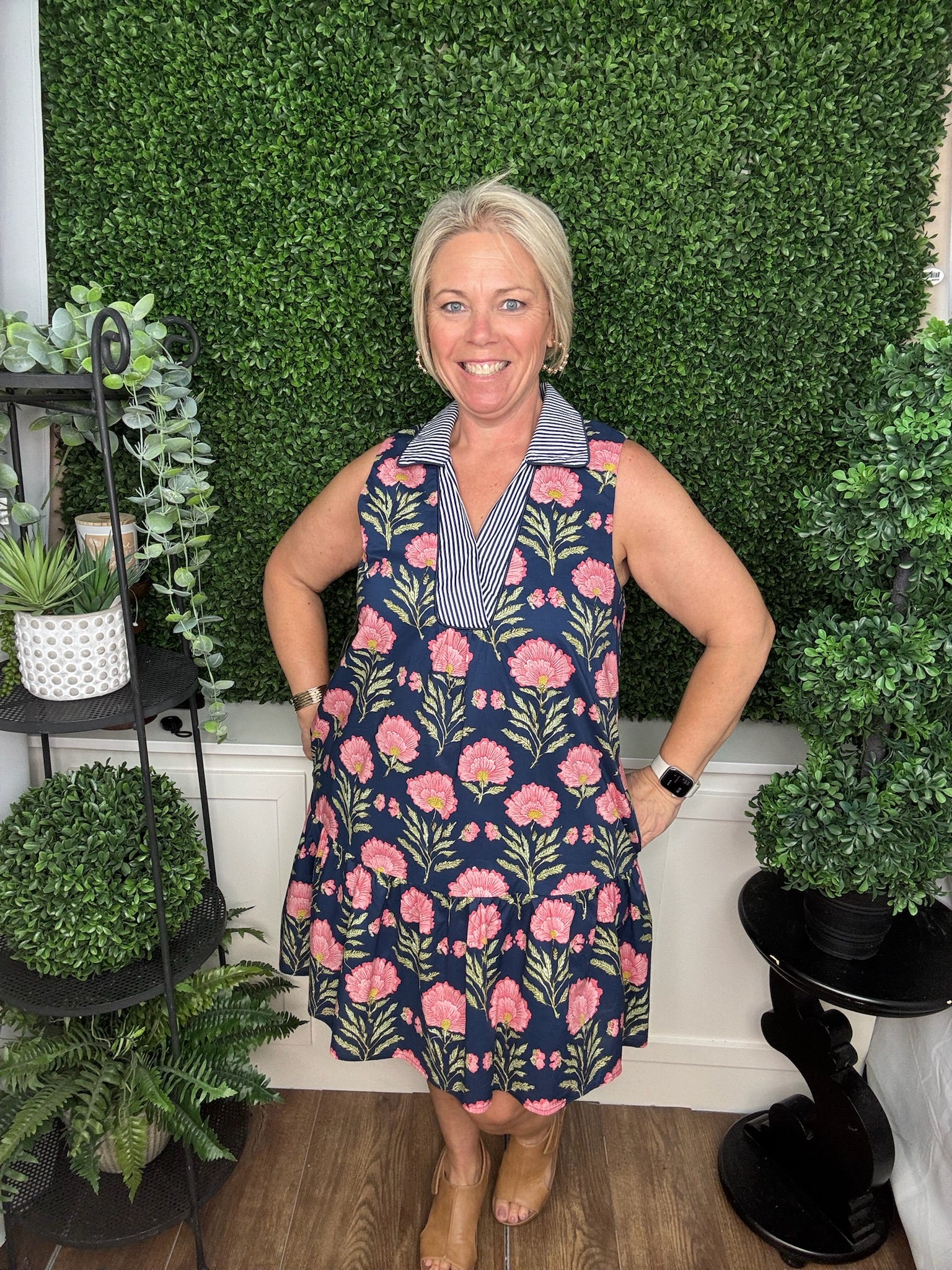 NAVY SLEEVELES DRESS